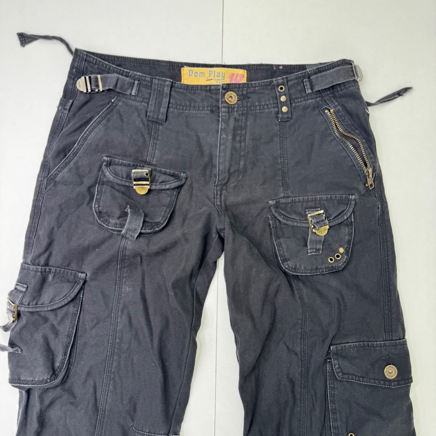 Y2K vintage cargo trousers pants utility baggy pockets studs grommet black