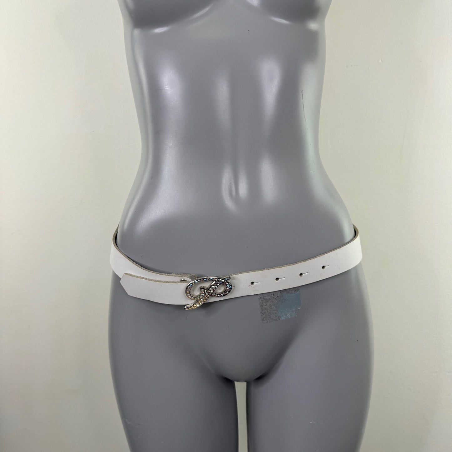 Y2K vintage belt faux leather rhinestone "P" initial thin skinny white