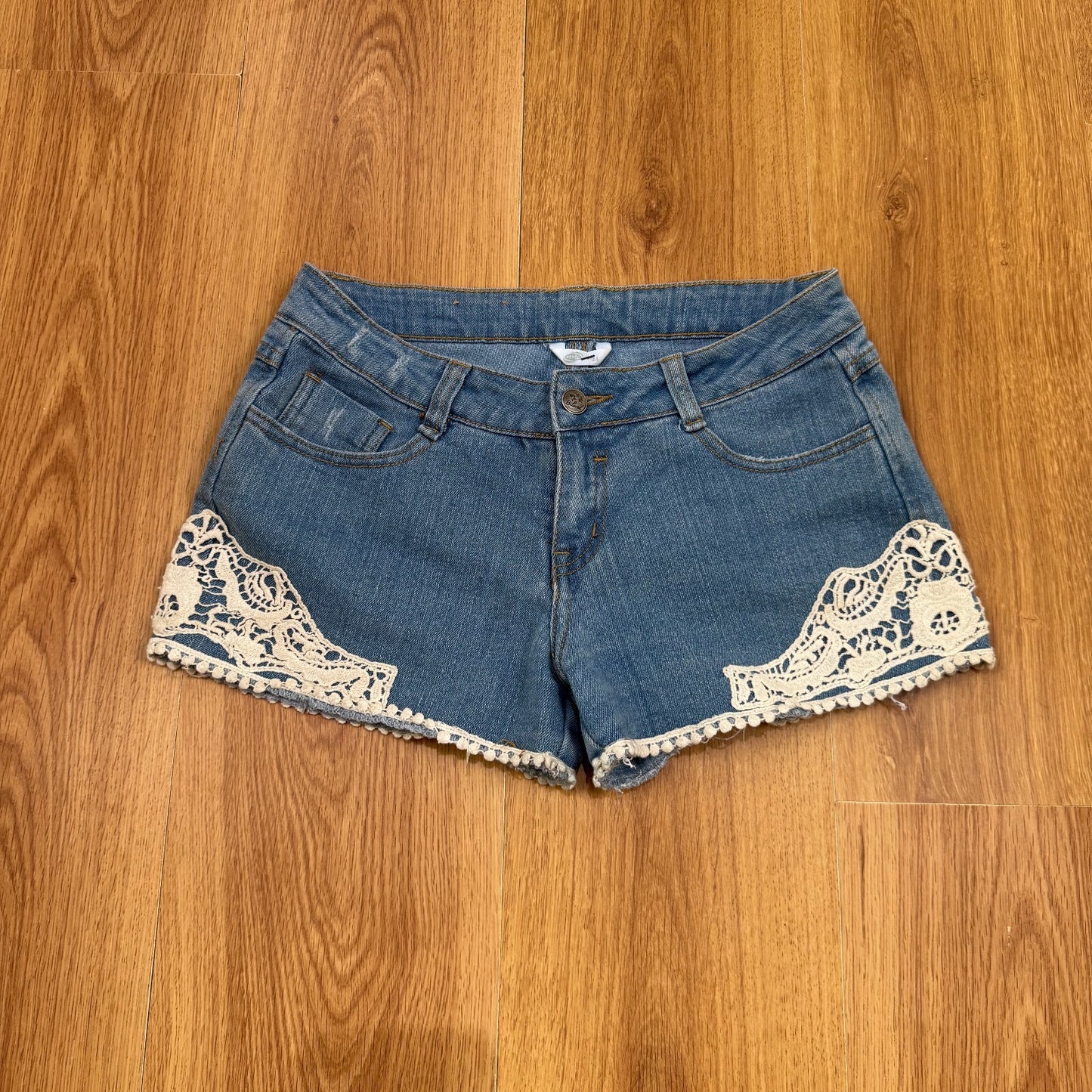 Y2K vintage denim mini shorts low rise lace trim stretchy mid blue wash boho