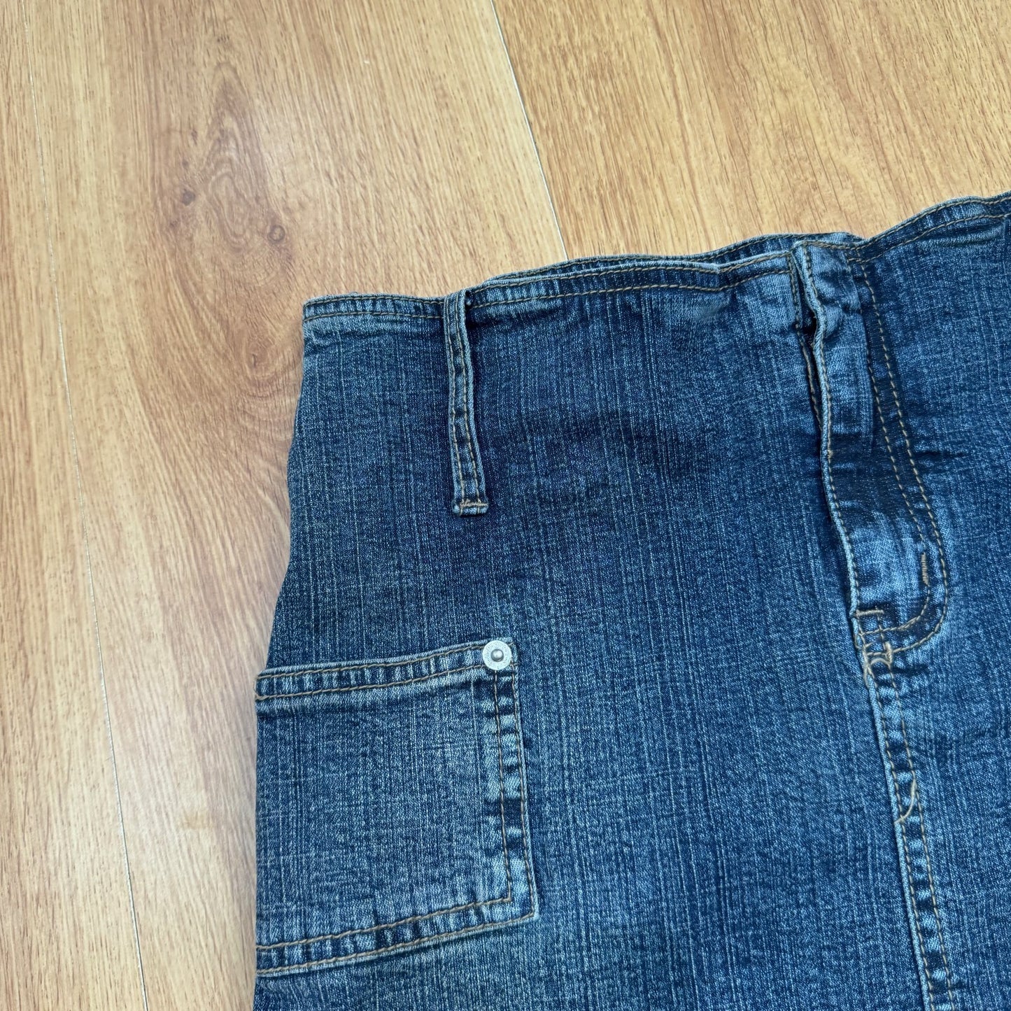 Y2K vintage denim mini skirt low rise stretchy pockets faded dark blue wash
