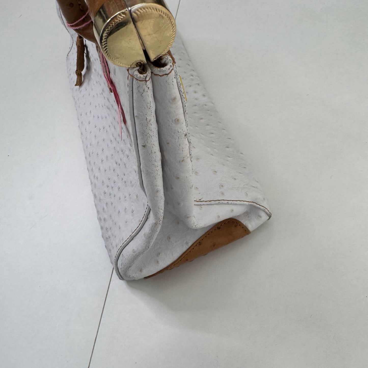 Y2K vintage Italian handbag genuine leather lock ostrich-effect white brown