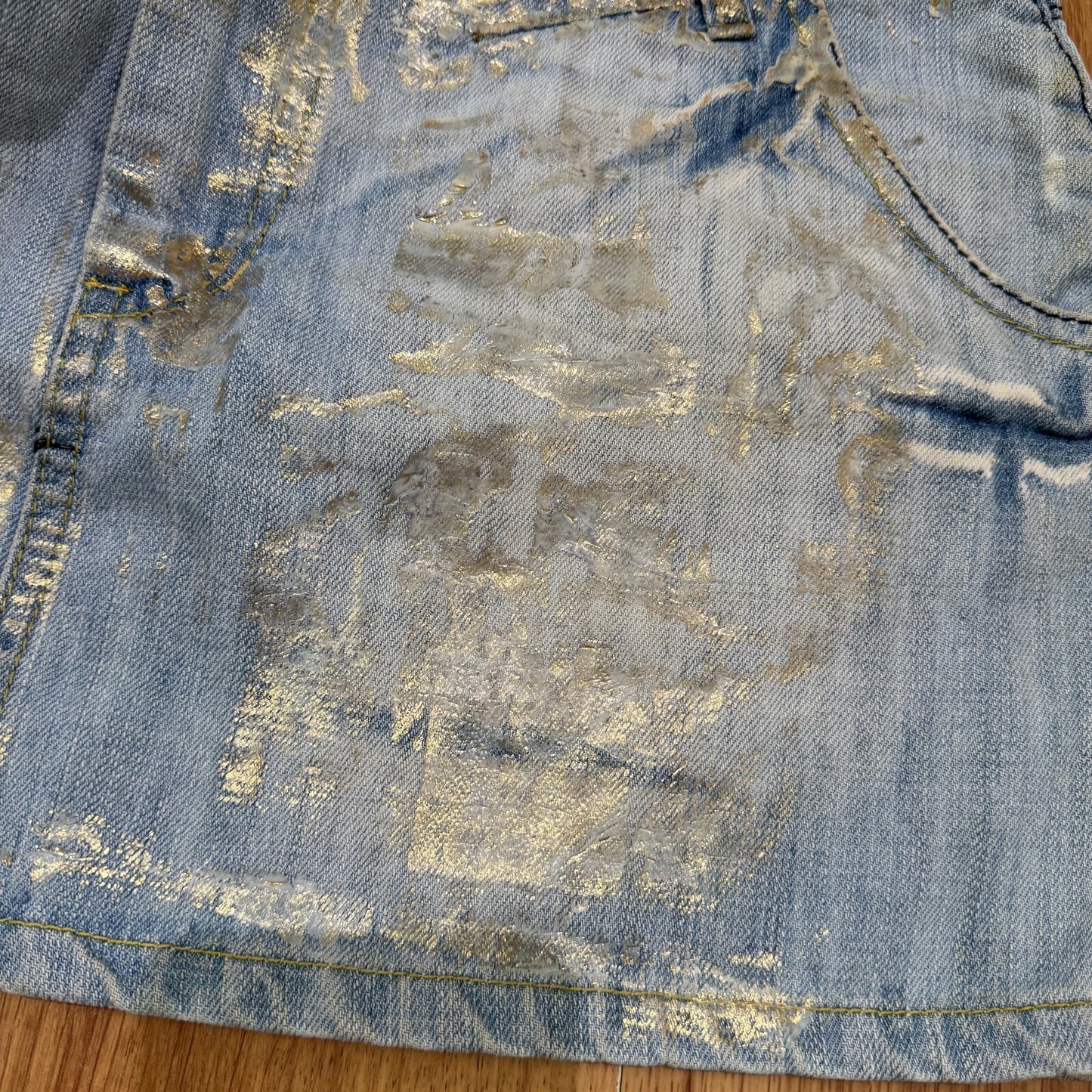 Y2K vintage denim mini skirt low rise light blue wash gold pockets