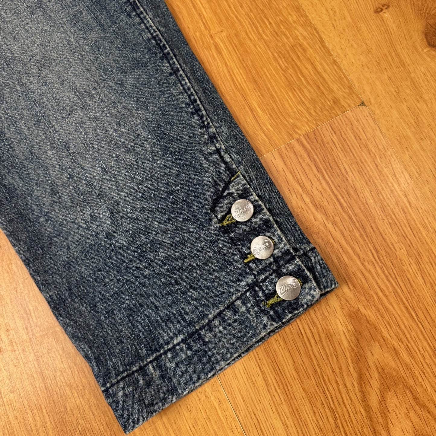 Y2K vintage capri jeans low rise cropped buttons stretchy dark denim wash