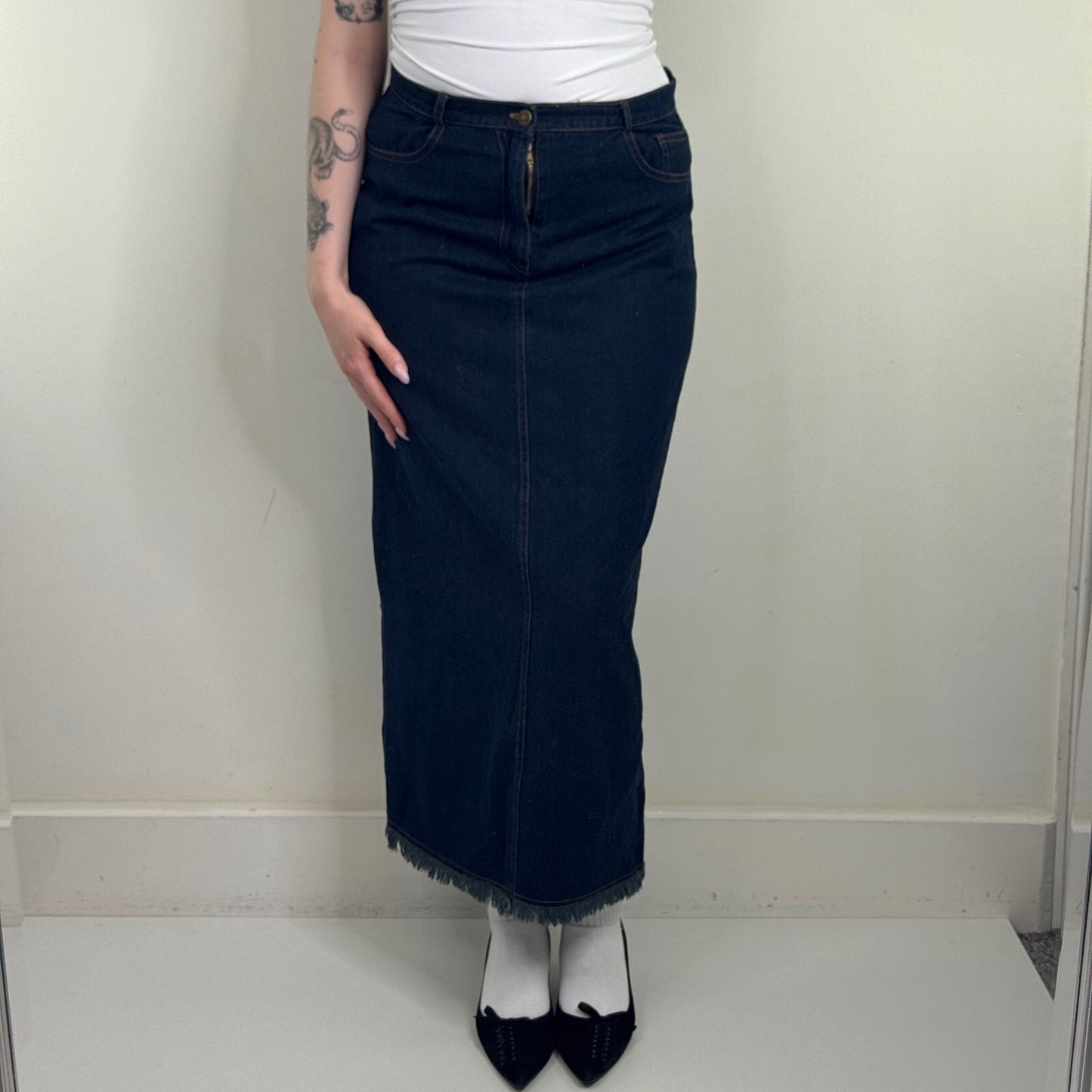 Y2K vintage maxi skirt denim dark blue wash fraying hem slit distressed pockets