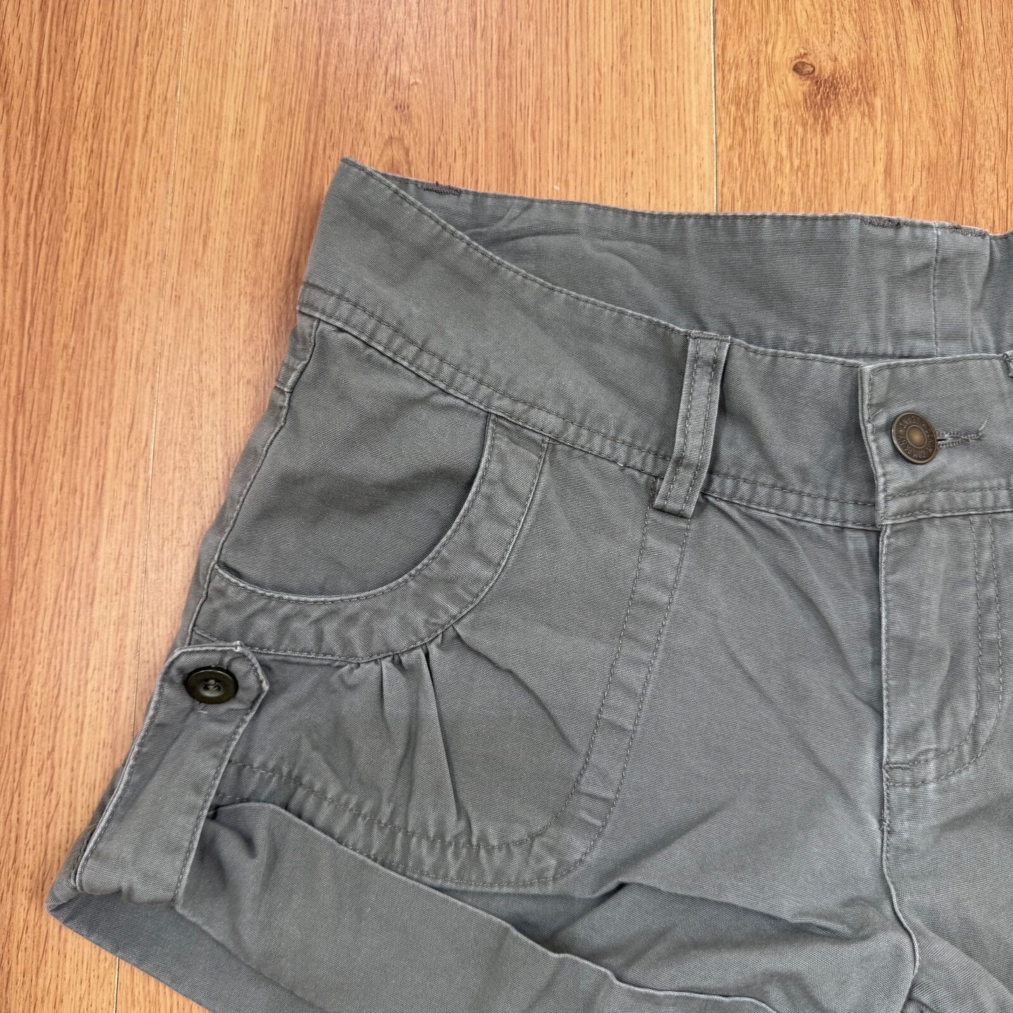 Y2K vintage low rise mini shorts chino buttons cargo pockets khaki