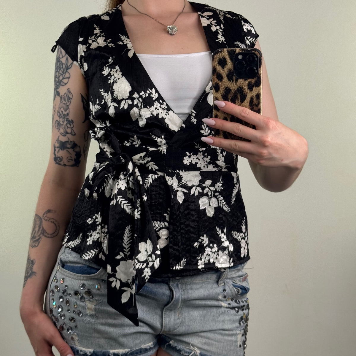 Y2K vintage Bay short cap sleeve top deep v neck side tie bow floral crinkle