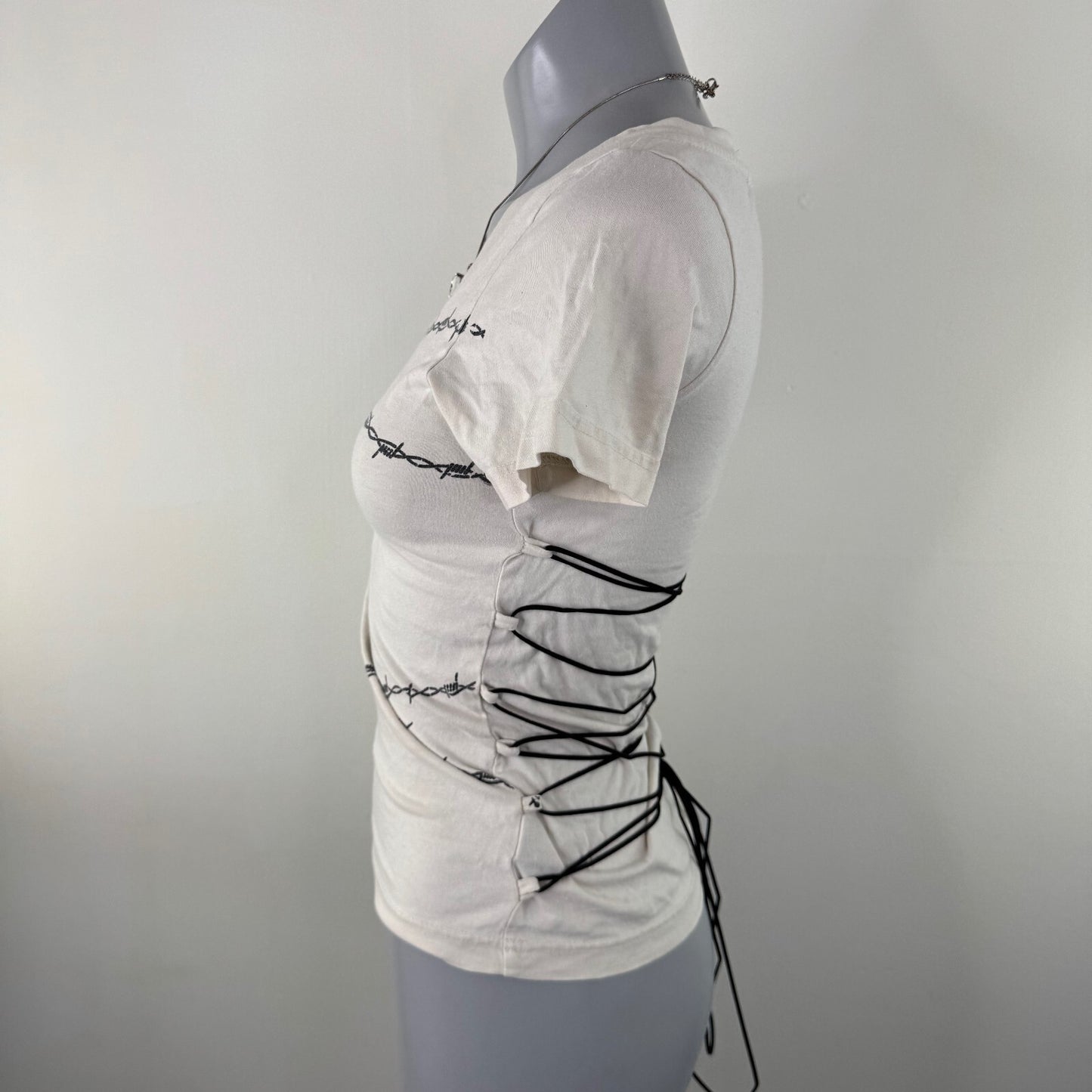Y2K vintage v neck t-shirt short sleeve top lace up barbed wire fitted 90s
