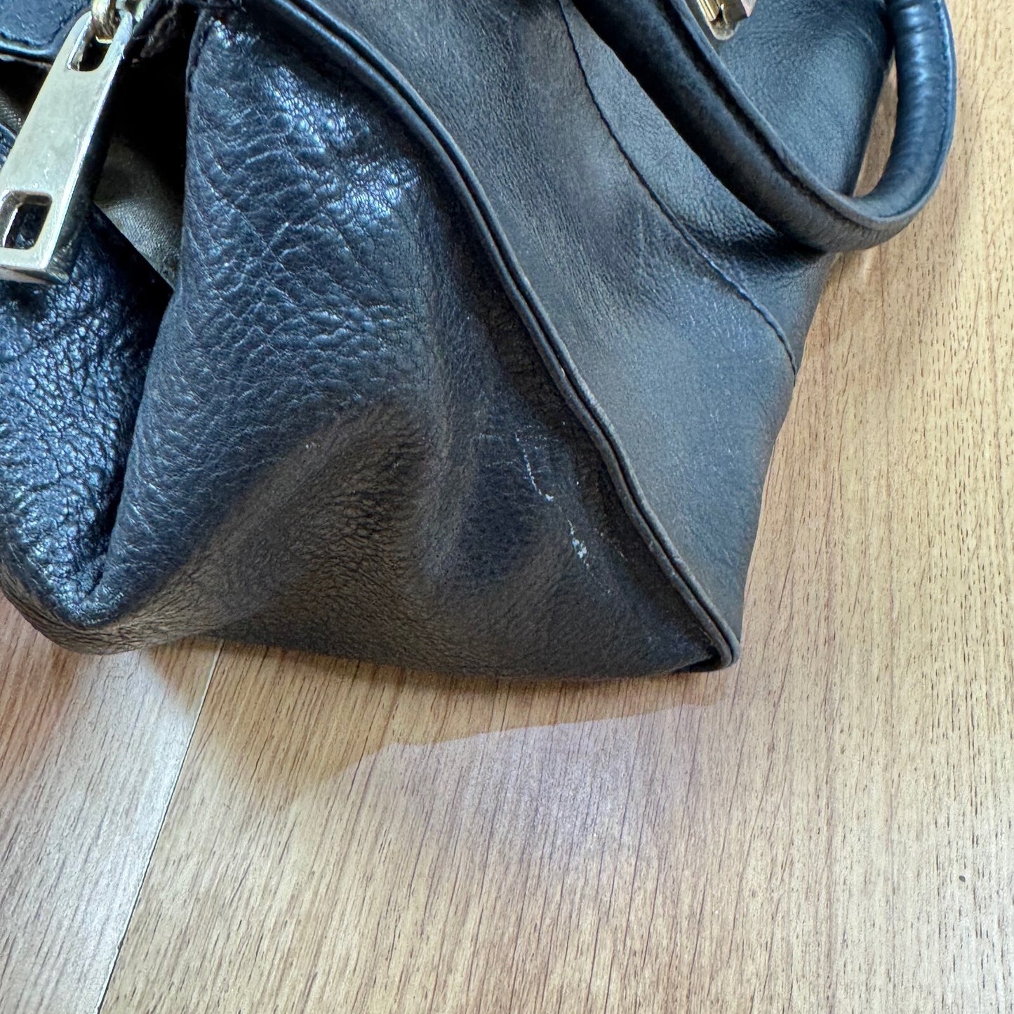 Y2K vintage genuine leather handbag medium black gold zip stud pockets