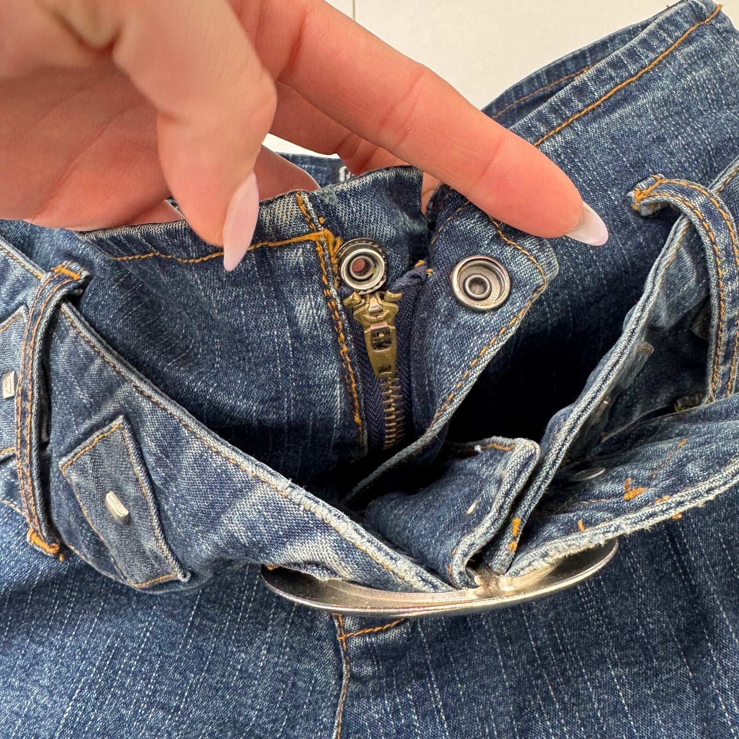 Y2K vintage bootcut denim jeans dark blue wash with chunky belt studs mid rise