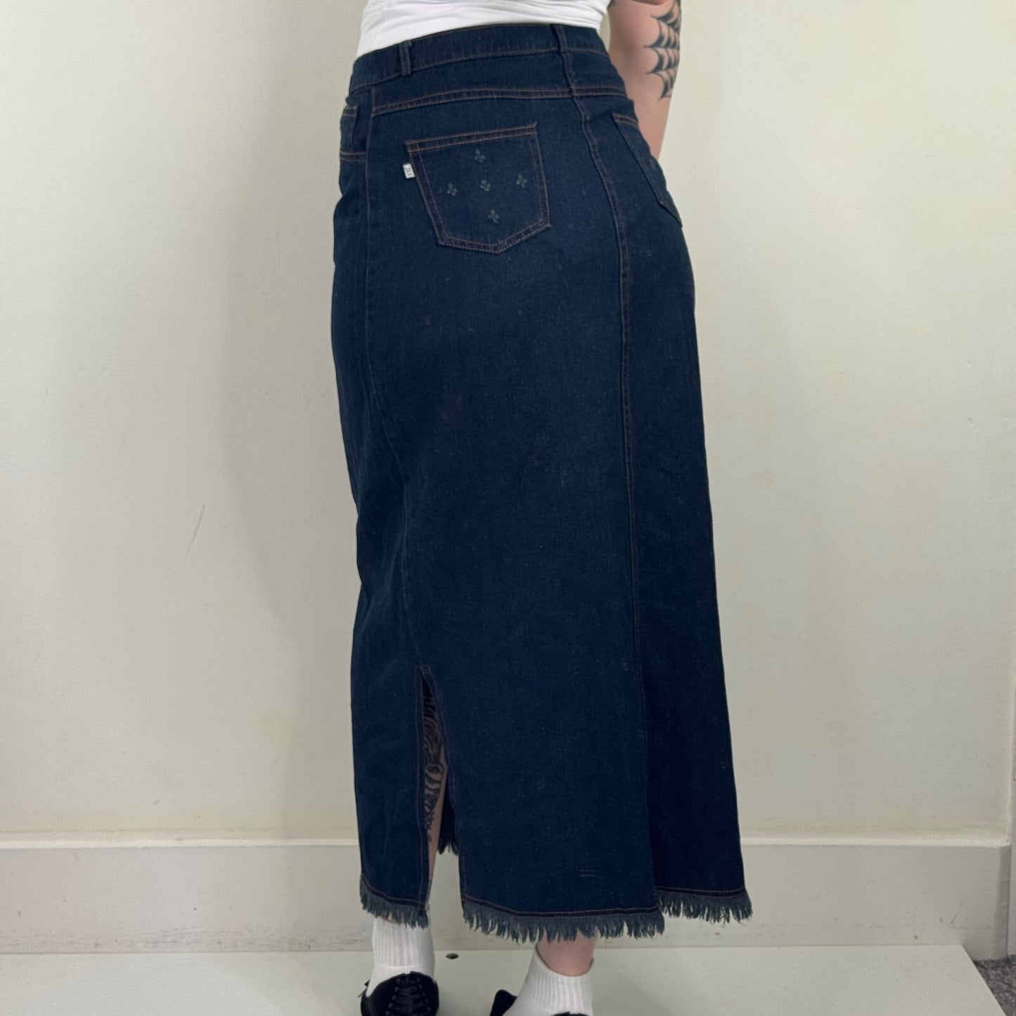Y2K vintage maxi skirt denim dark blue wash fraying hem slit distressed pockets
