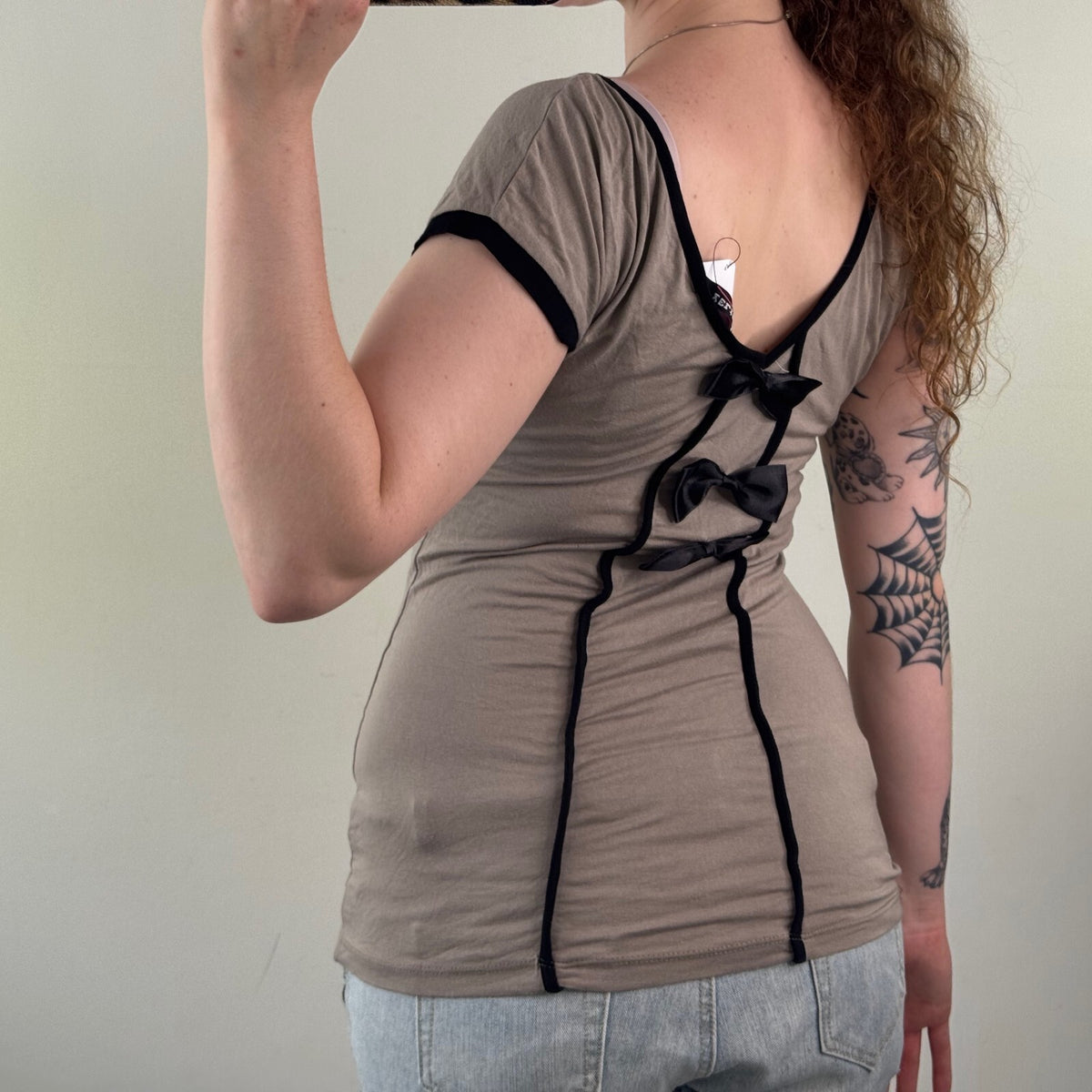 Y2K vintage t-shirt short sleeve top bows heels graphic print fitted coquette