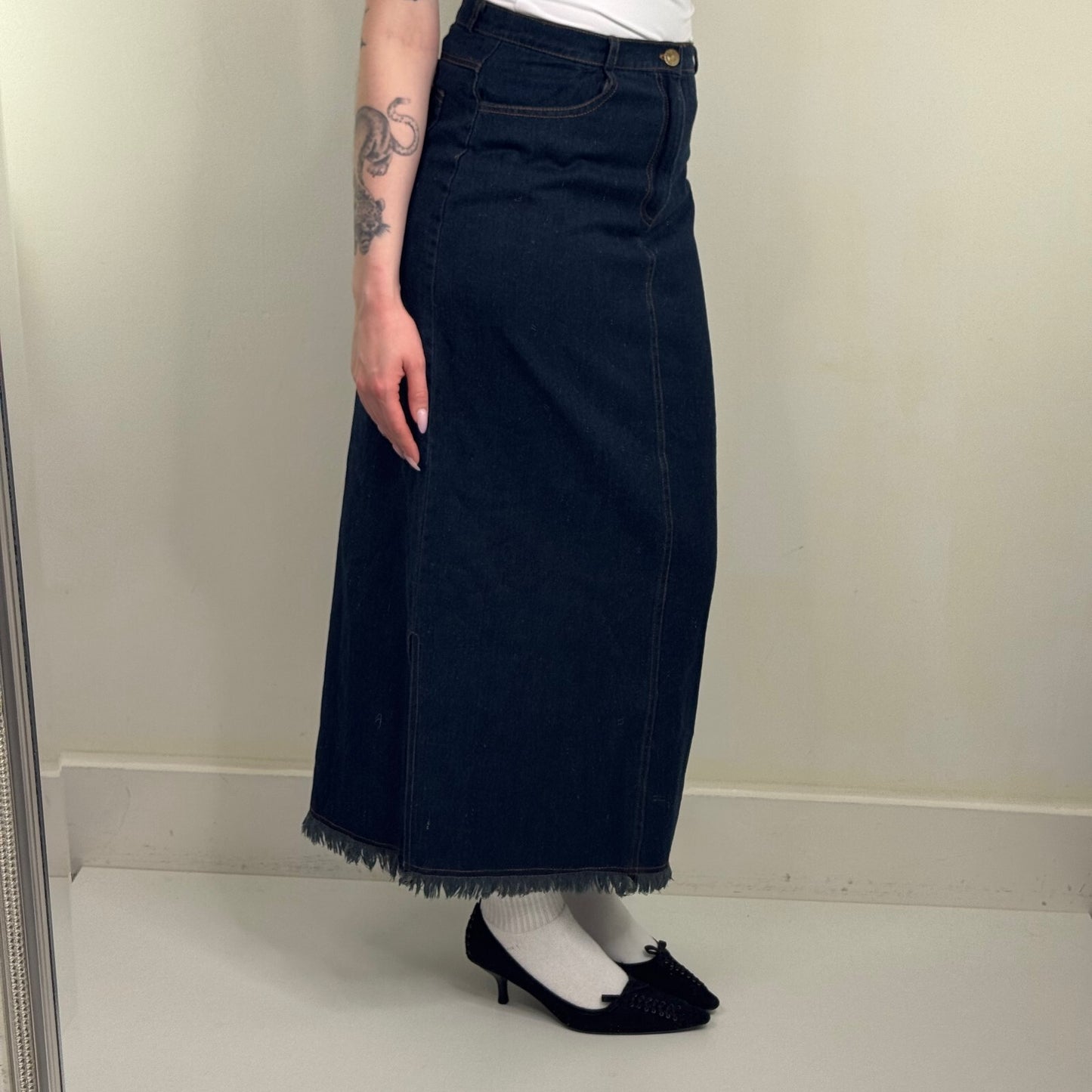 Y2K vintage maxi skirt denim dark blue wash fraying hem slit distressed pockets