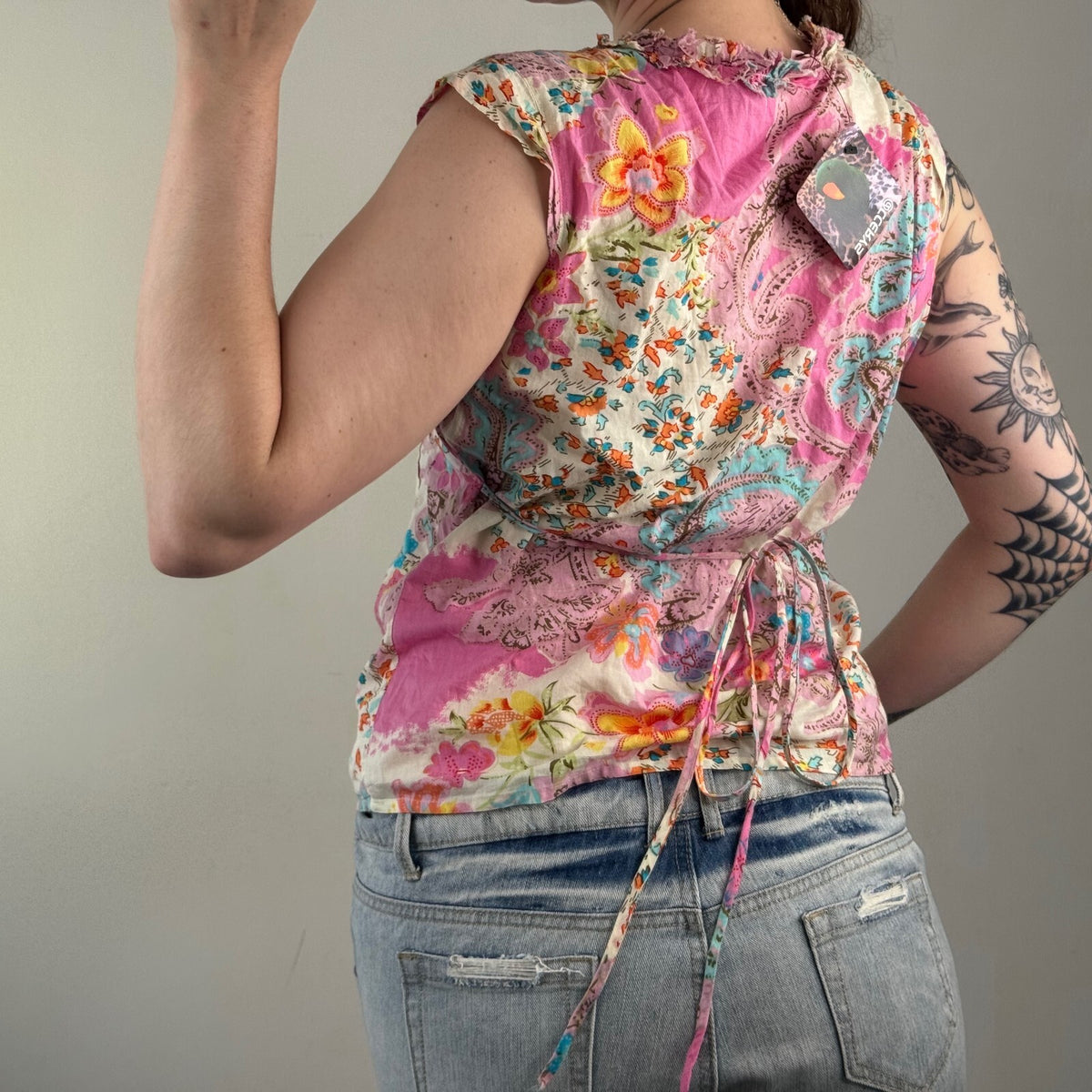 Y2K vintage floral blouse sleeveless button up tie back bow v neck ruffle