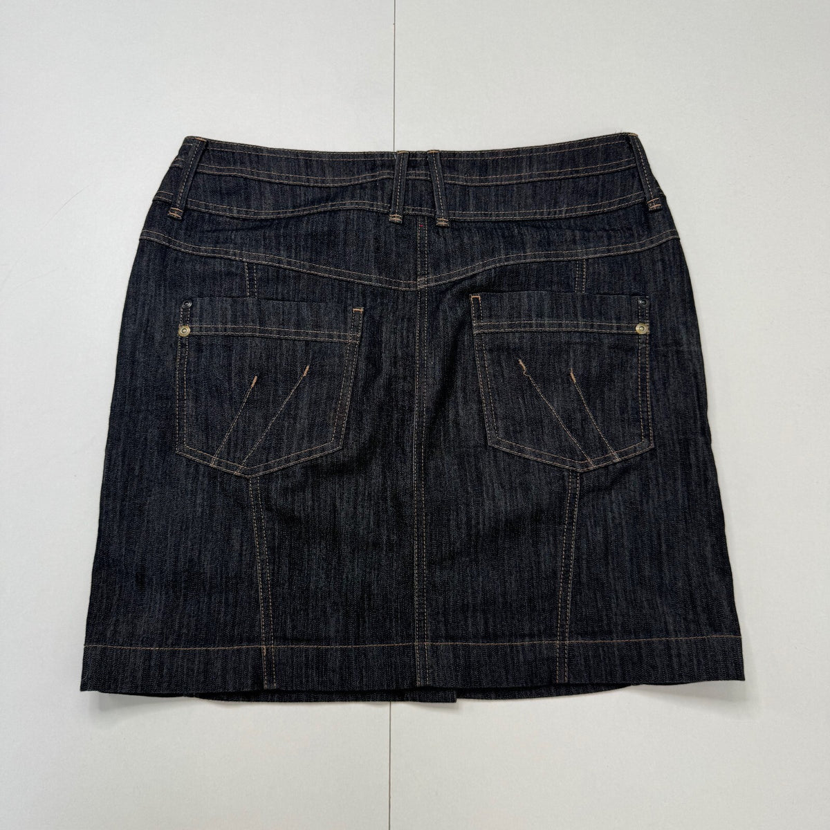 Y2K vintage mini skirt dark denim zip up front stretchy fitted contrast stitch