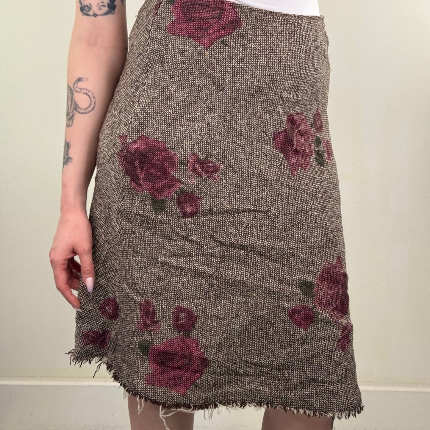 Y2K vintage midi skirt wool blend midi knee length fraying hem rose floral print
