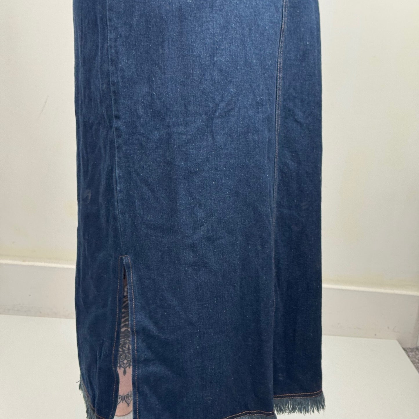 Y2K vintage maxi skirt denim dark blue wash fraying hem slit distressed pockets