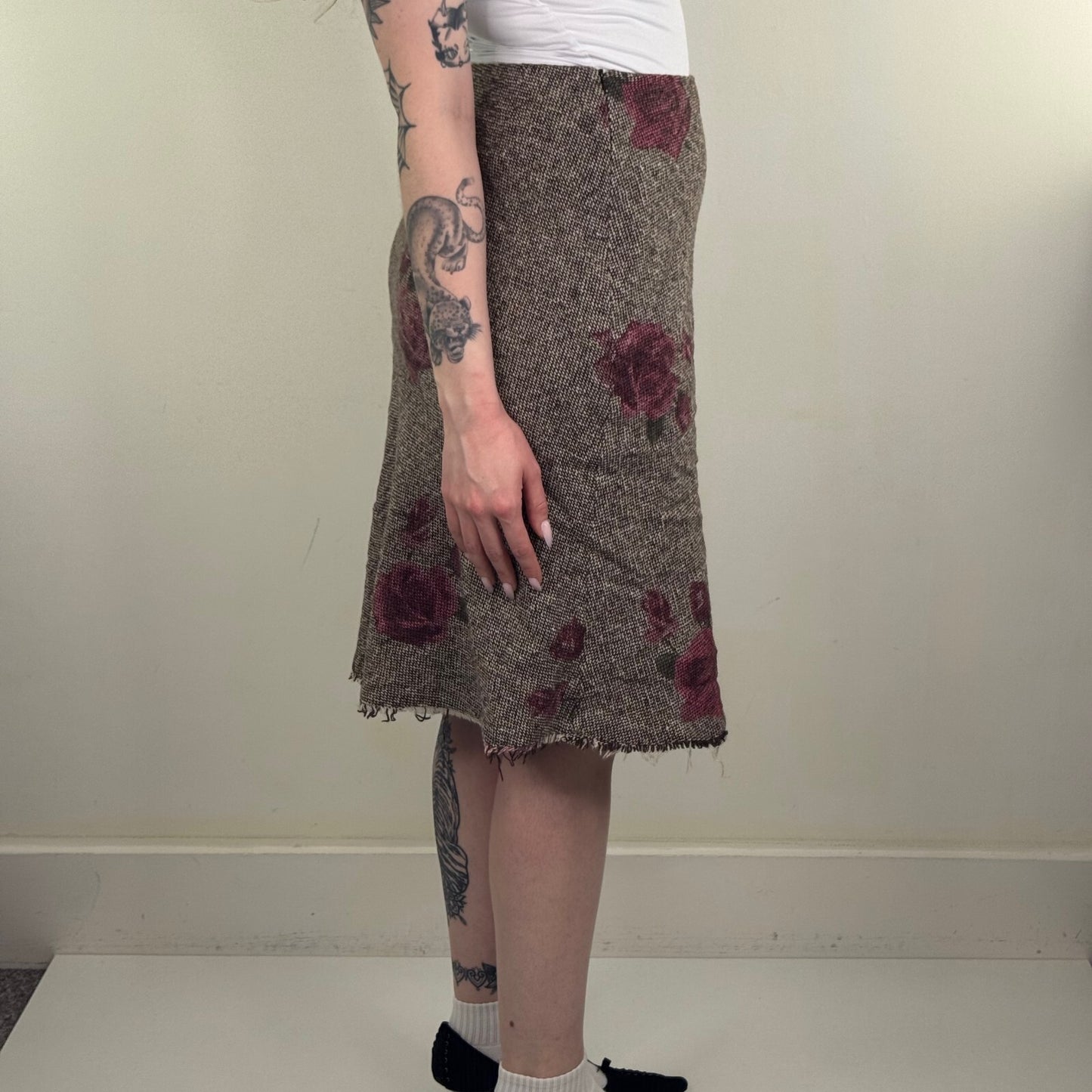 Y2K vintage midi skirt wool blend midi knee length fraying hem rose floral print