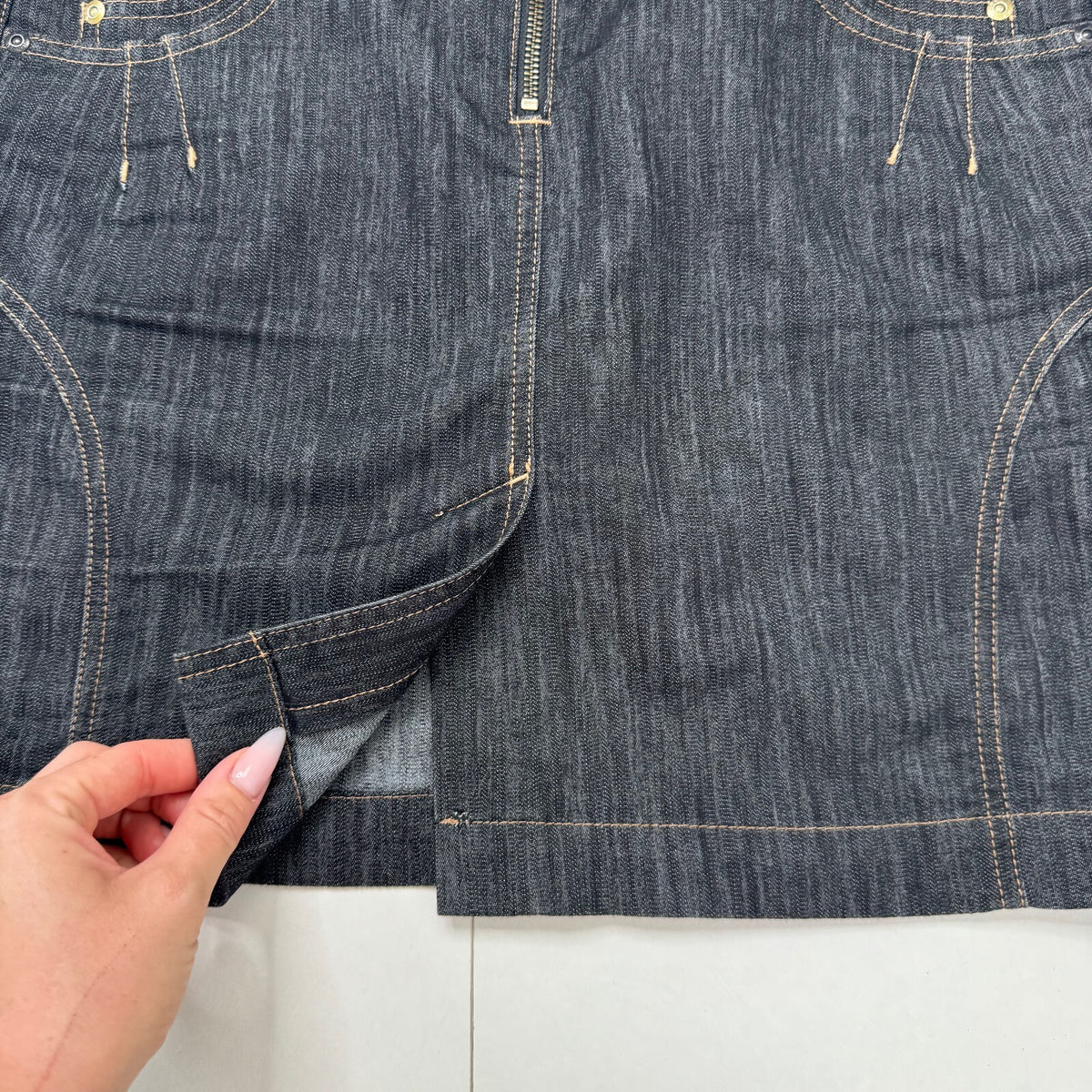 Y2K vintage mini skirt dark denim zip up front stretchy fitted contrast stitch
