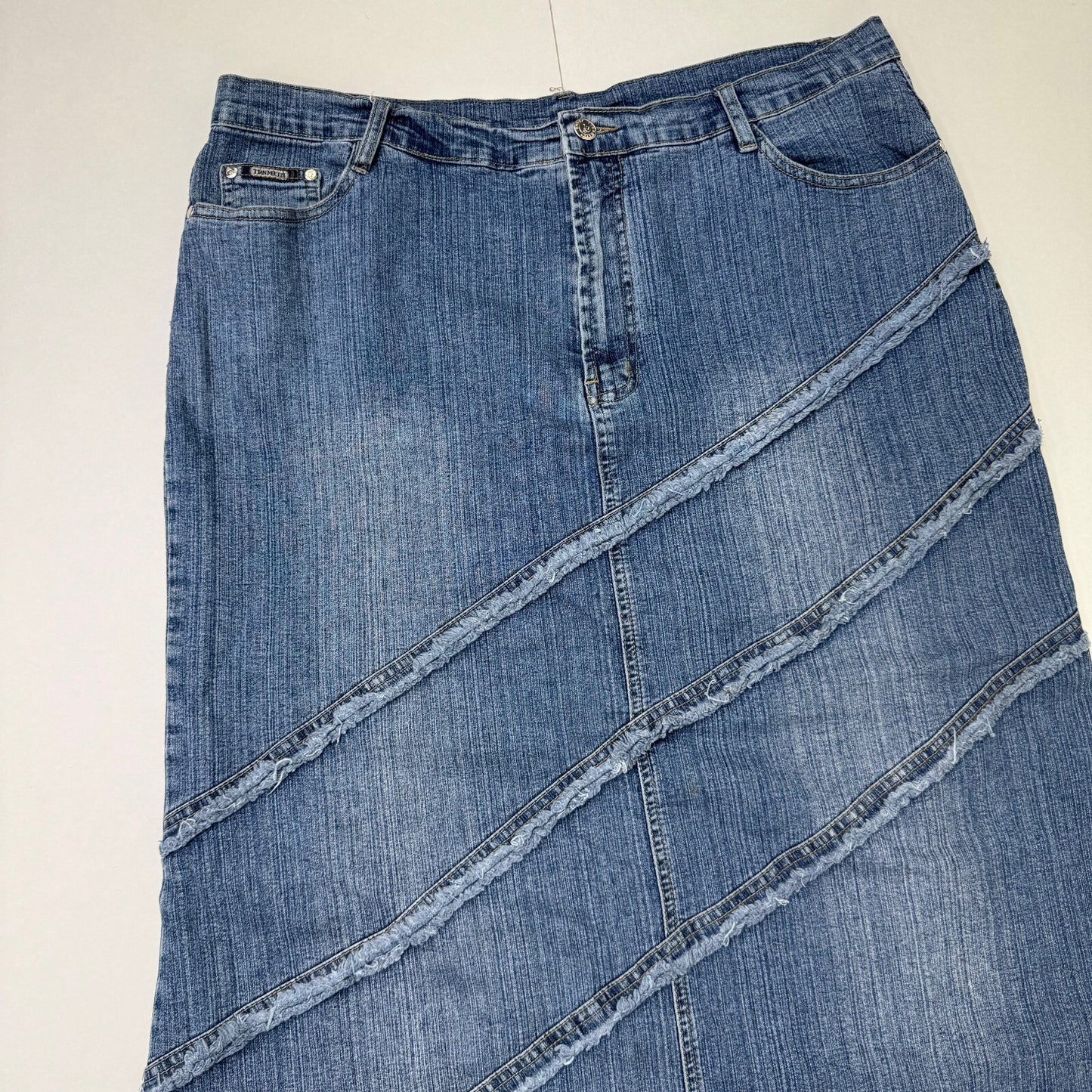 Y2K vintage denim maxi skirt fraying hem pattern stretchy faded blue wash a line