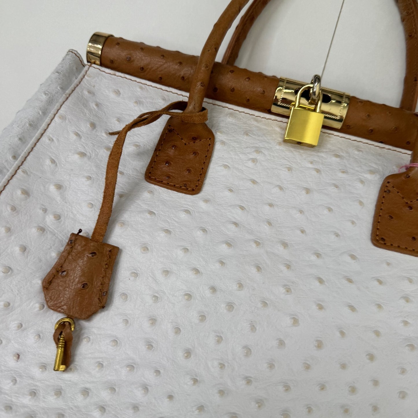Y2K vintage Italian handbag genuine leather lock ostrich-effect white brown