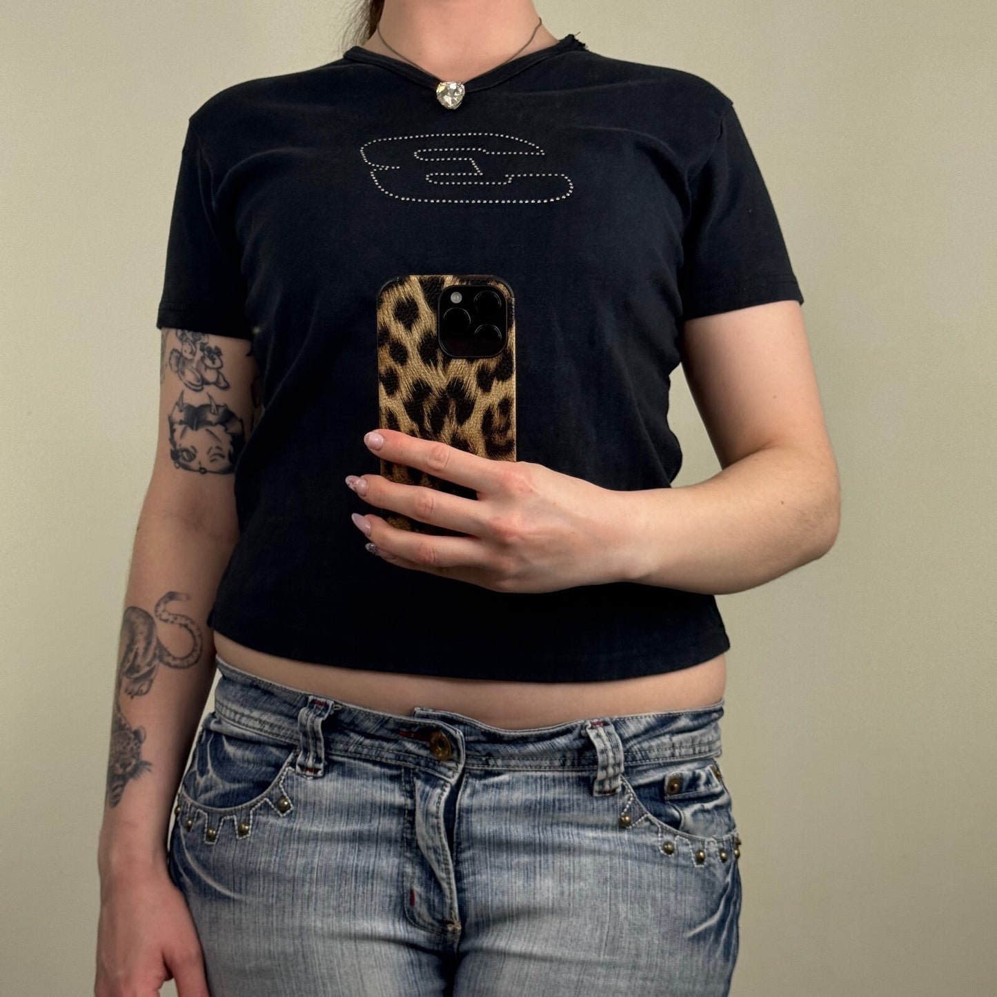 Y2K vintage number 3 t-shirt short sleeve top studded v neck sporty