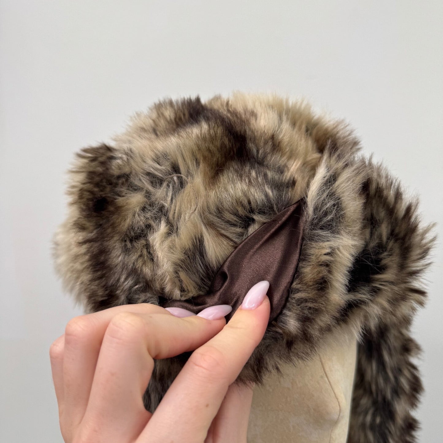 Y2K vintage trapper hat faux fur pom poms brown two tone unisex