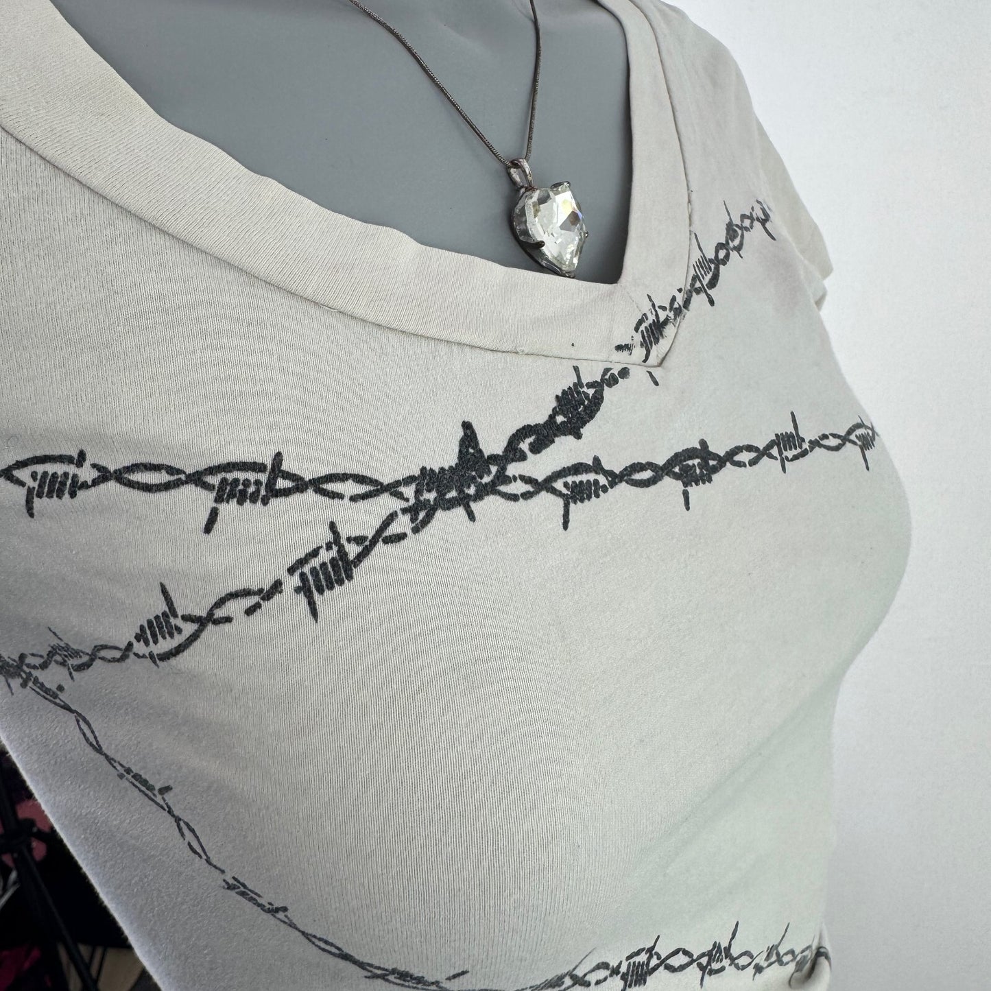 Y2K vintage v neck t-shirt short sleeve top lace up barbed wire fitted 90s