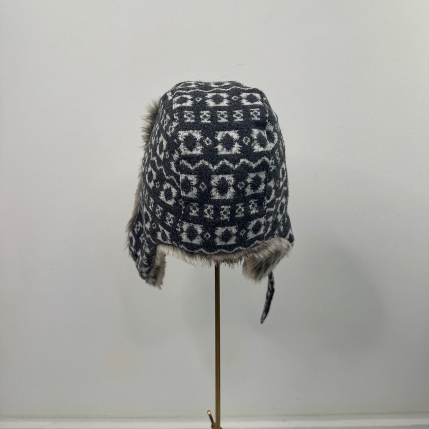 Y2K vintage trapper hat aztec print faux fur trim knit 2010