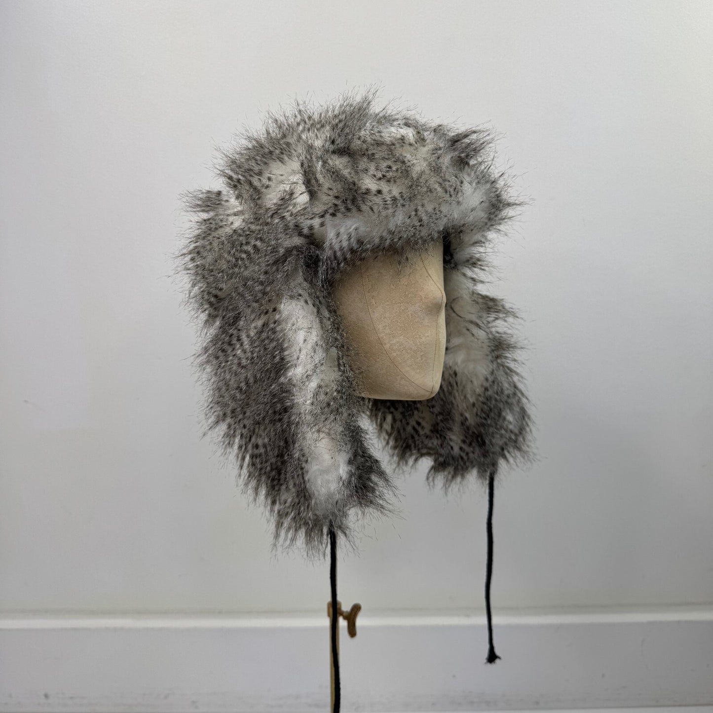 Y2K vintage trapper hat faux fur raccoon feathered style pattern oversized