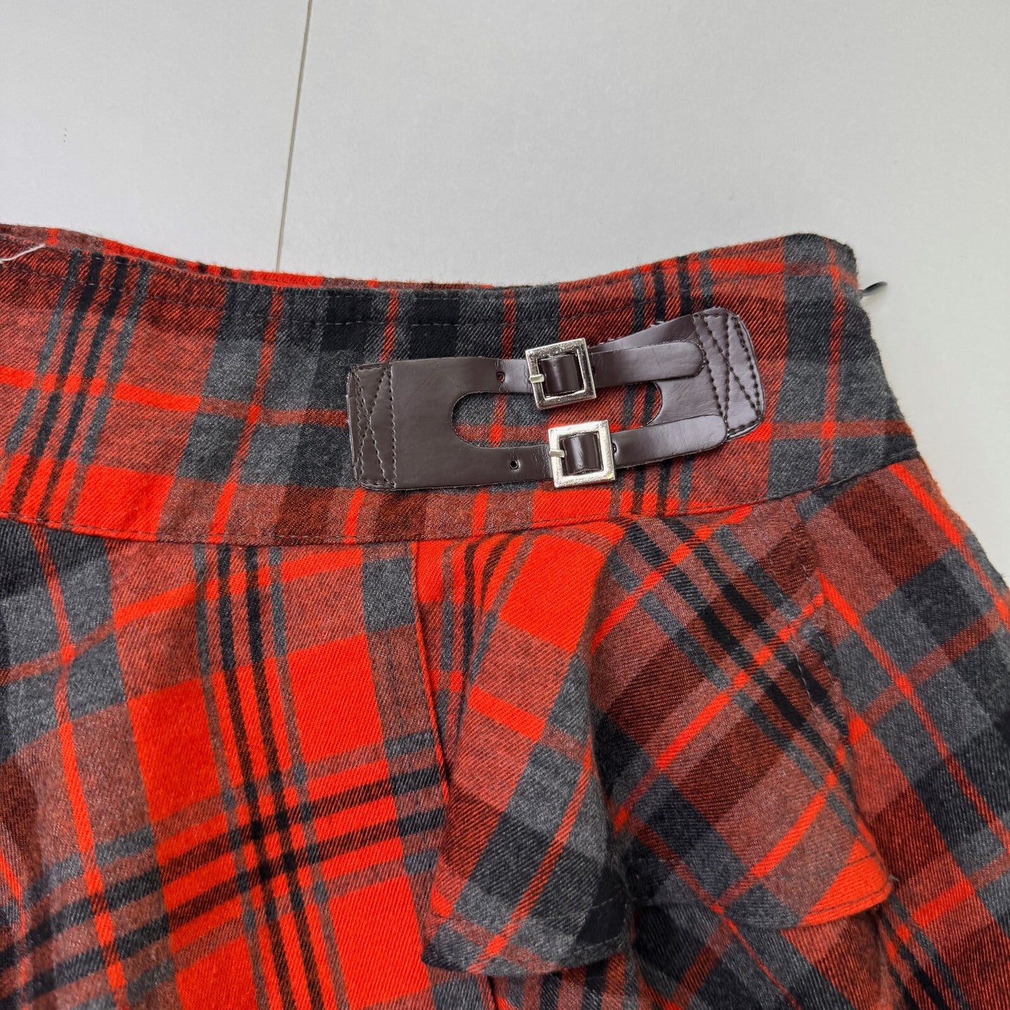 Y2K vintage mini skirt tartan frilly layered faux leather buckle grey orange