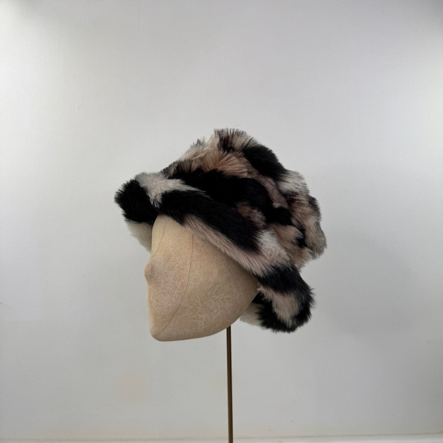 Y2K vintage bucket hat faux fur fluffy