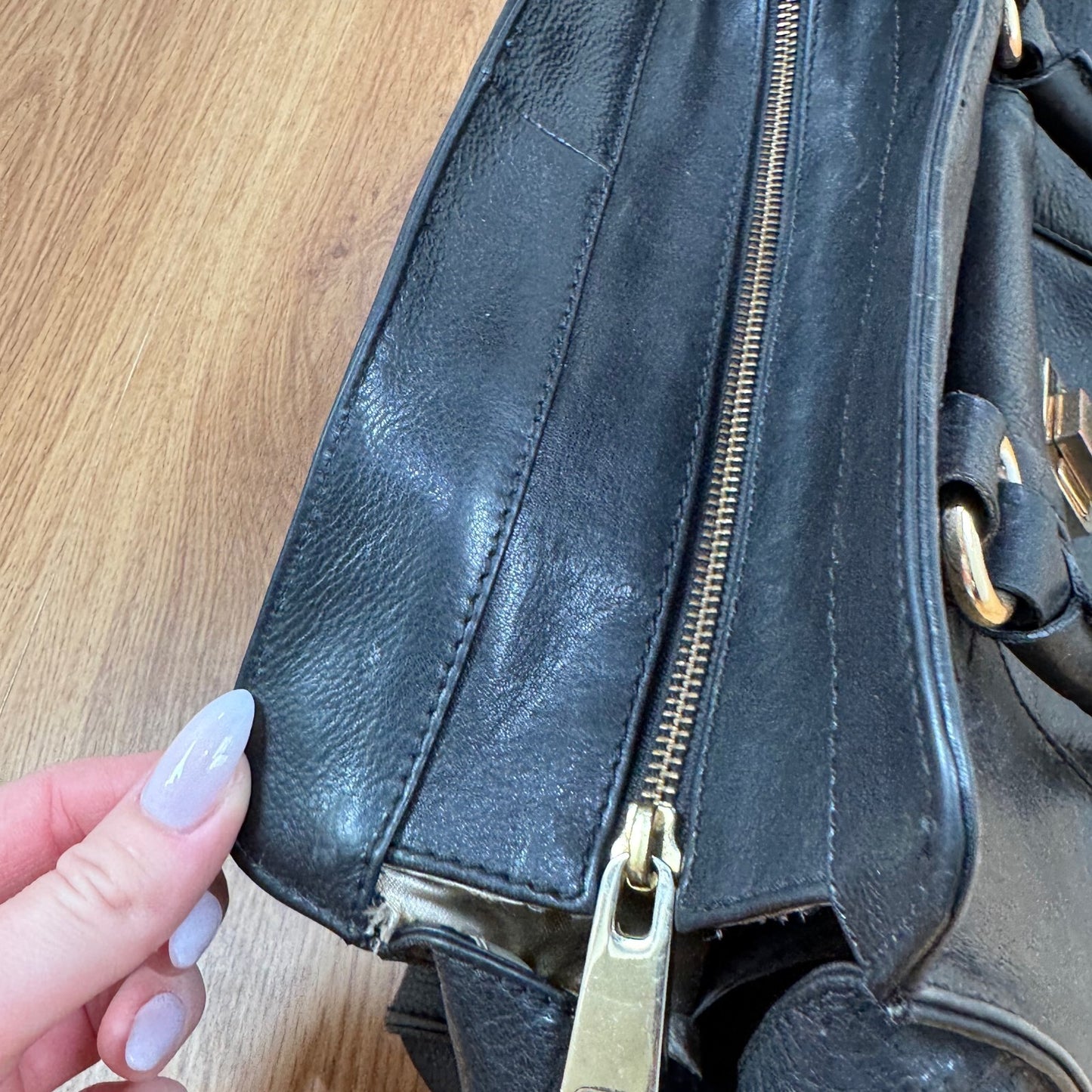 Y2K vintage genuine leather handbag medium black gold zip stud pockets