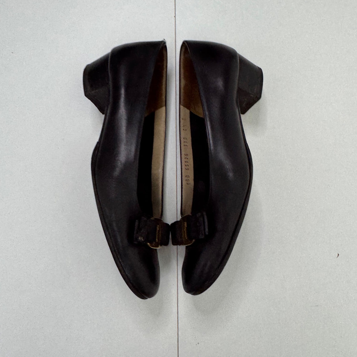 Vintage Salvatore Ferragamo genuine leather bow court shoes block low heel