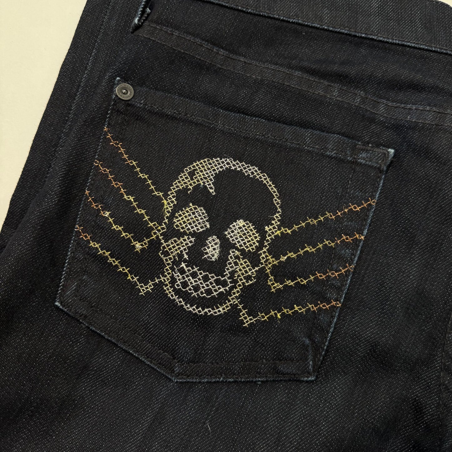 Y2K vintage low rise straight leg jeans dark blue denim skull embroidered
