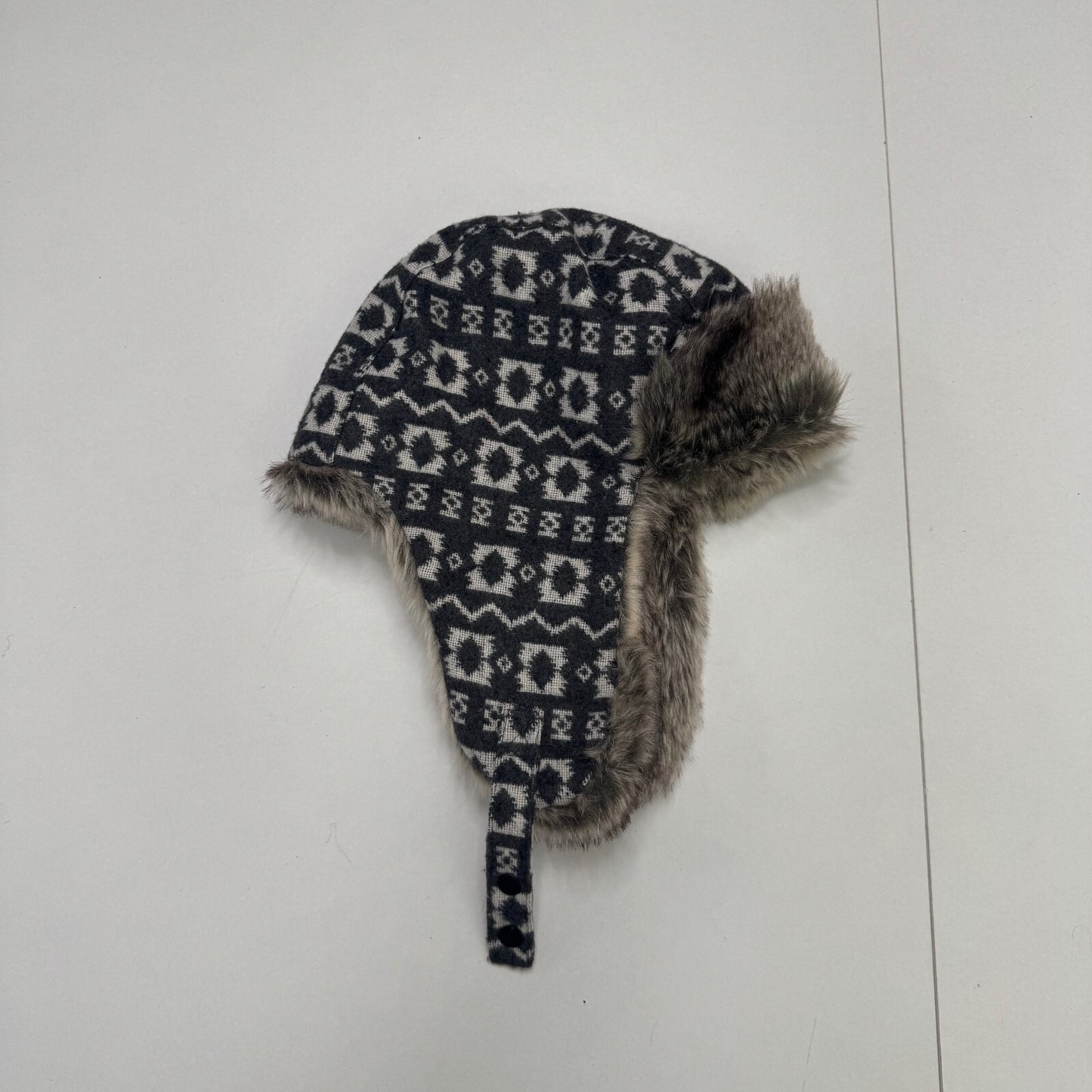 Y2K vintage trapper hat aztec print faux fur trim knit 2010