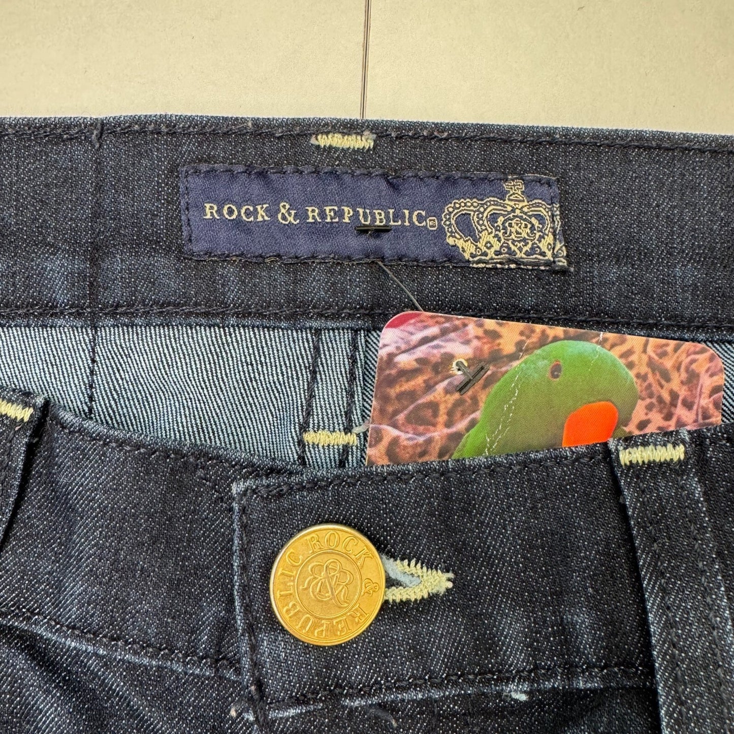 Vintage Rock & Republic jeans straight leg dark denim crown embroidered low rise