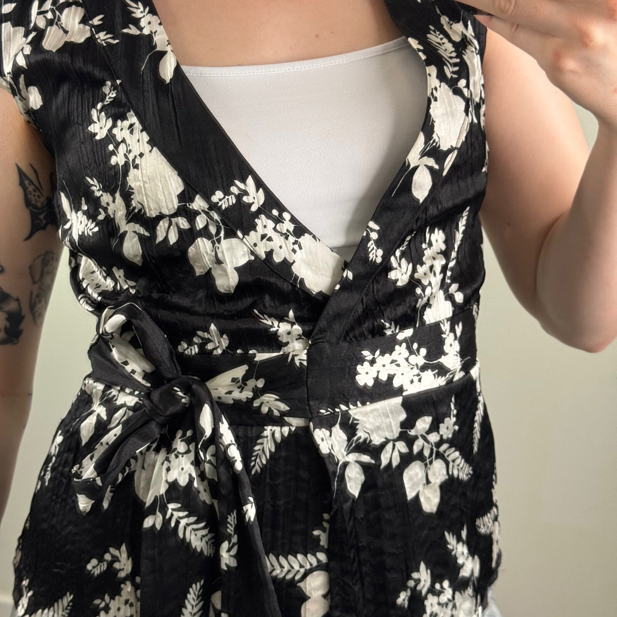 Y2K vintage Bay short cap sleeve top deep v neck side tie bow floral crinkle