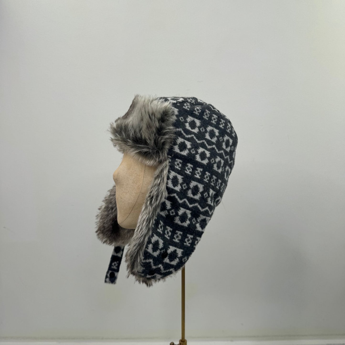 Y2K vintage trapper hat aztec print faux fur trim knit 2010
