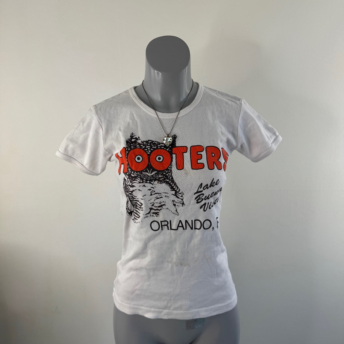 Y2K vintage Hooters t-shirt short sleeve top graphic print Orlando