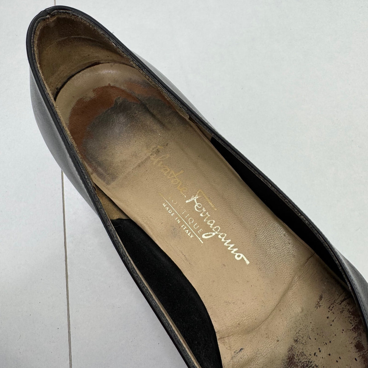 Vintage Salvatore Ferragamo genuine leather bow court shoes block low heel