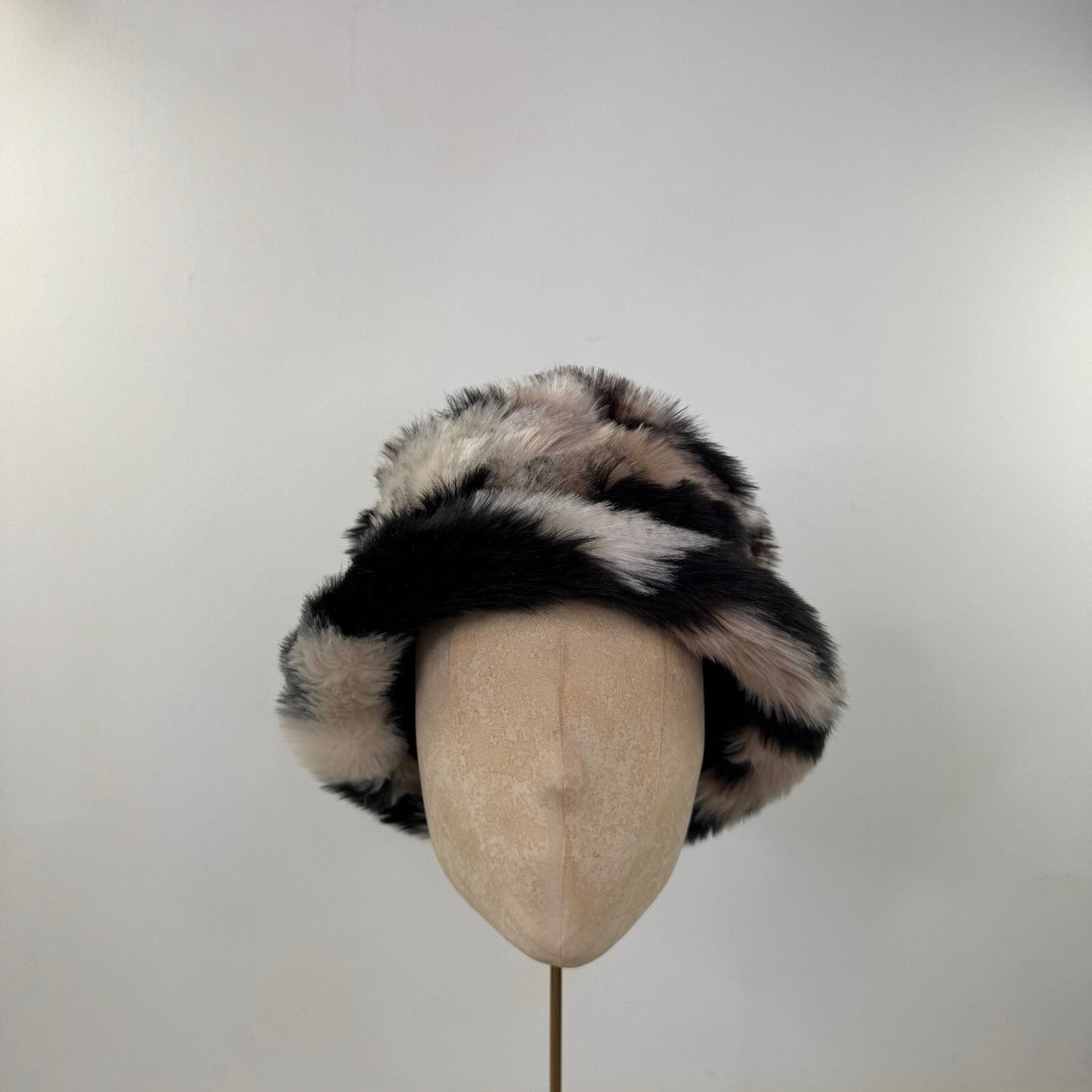 Y2K vintage bucket hat faux fur fluffy