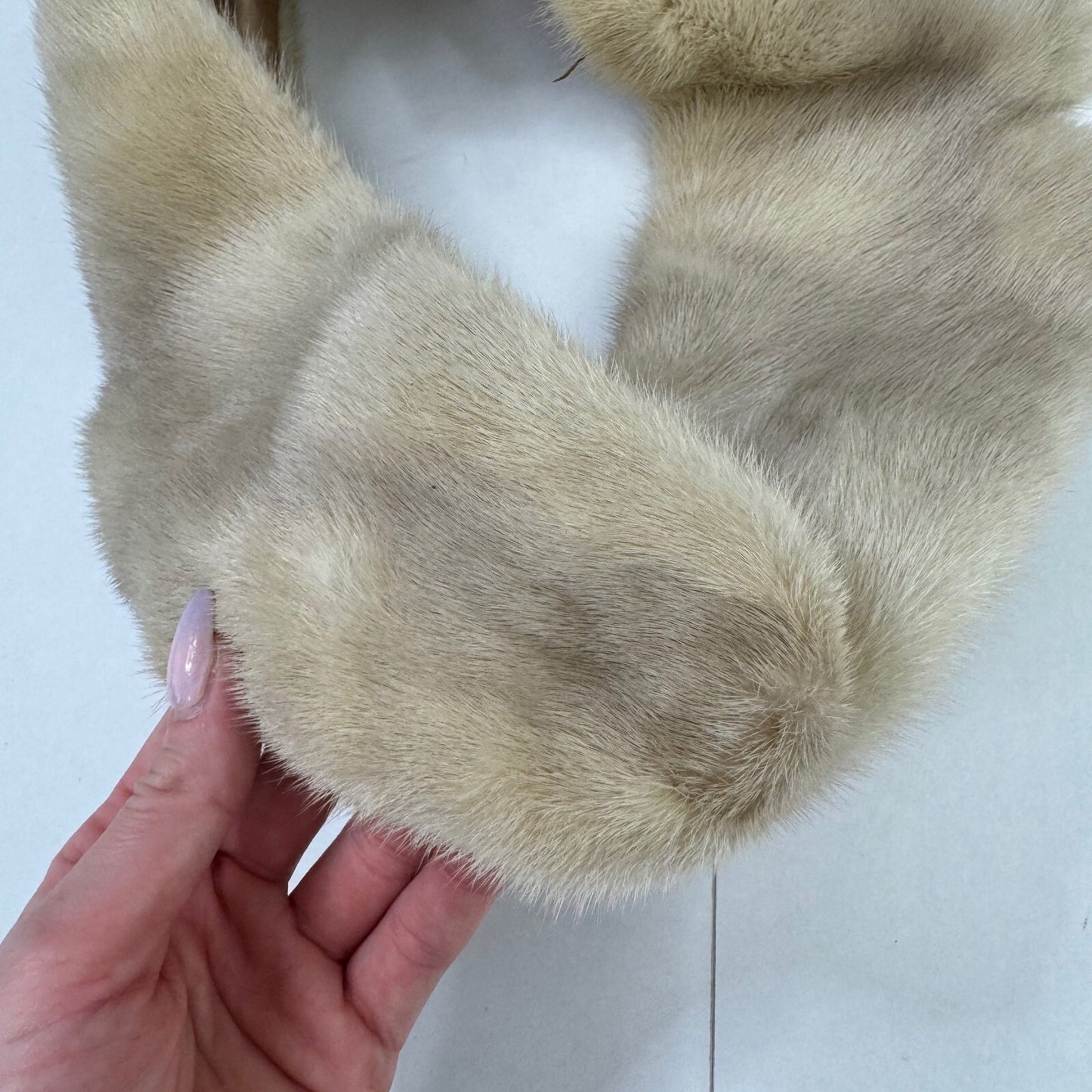 Vintage 1960s/70s mink stole scarf pastel blonde cream