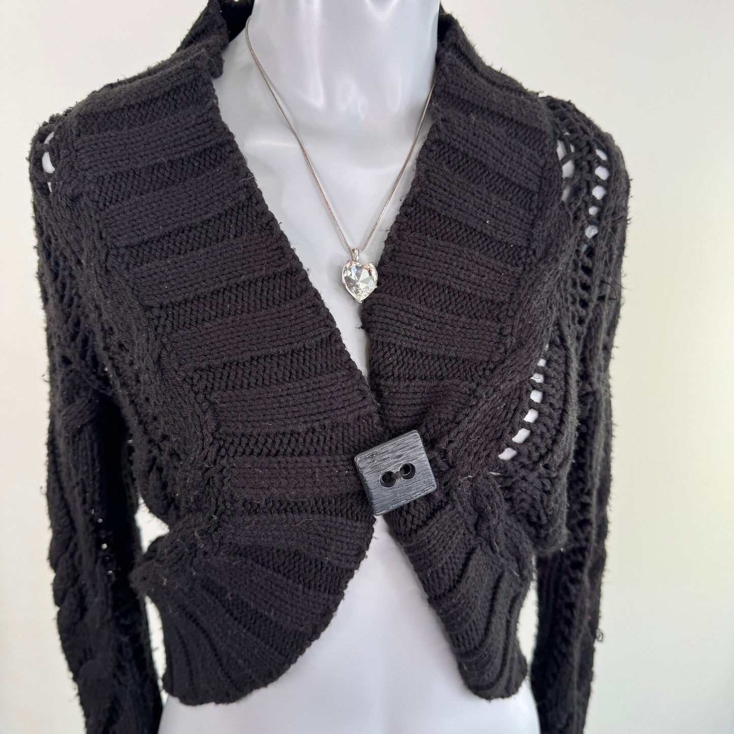 Y2K vintage Bay cardigan crop v neck chunky cable knit square button up black
