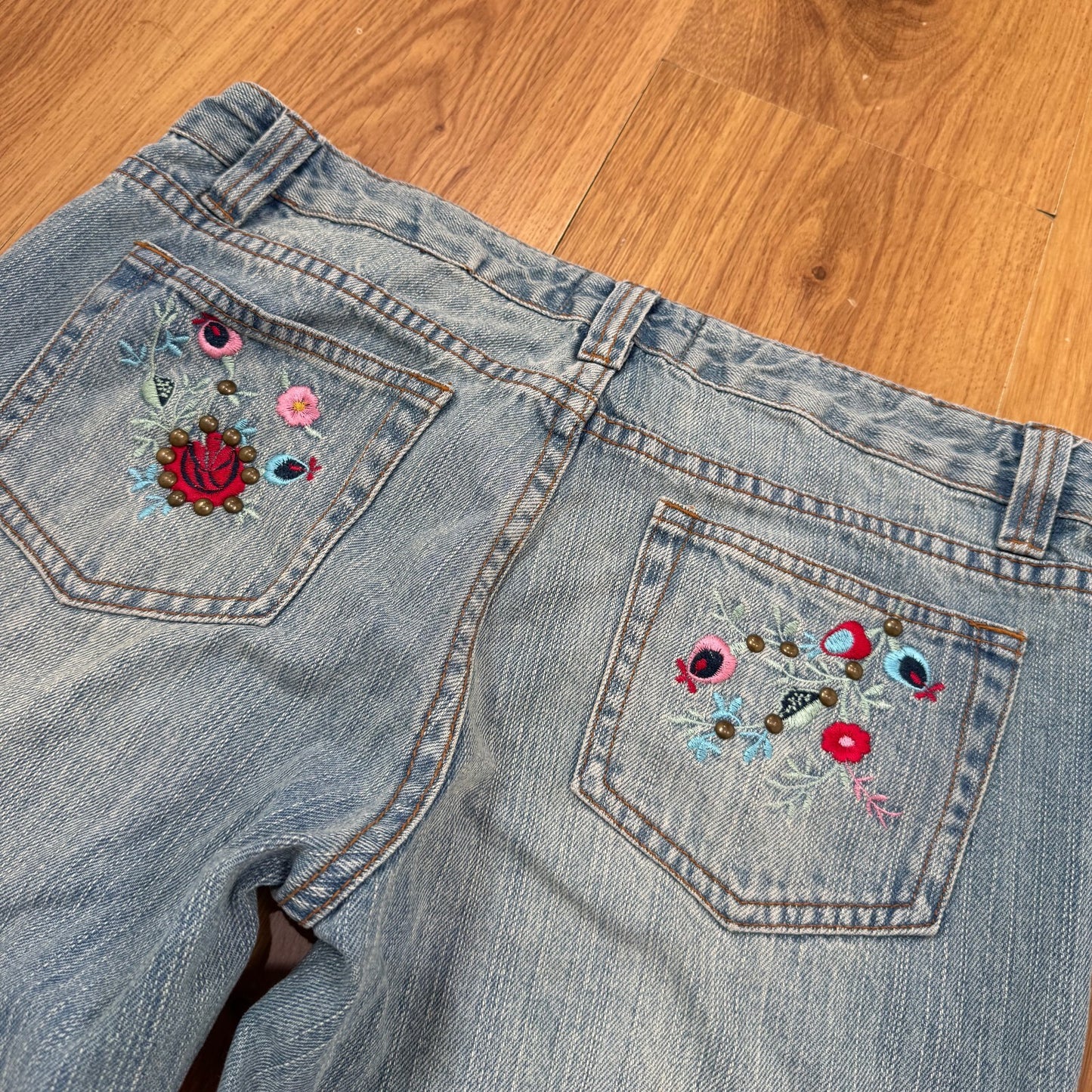 Y2K vintage capri jeans denim cropped low rise floral embroidery boho studded