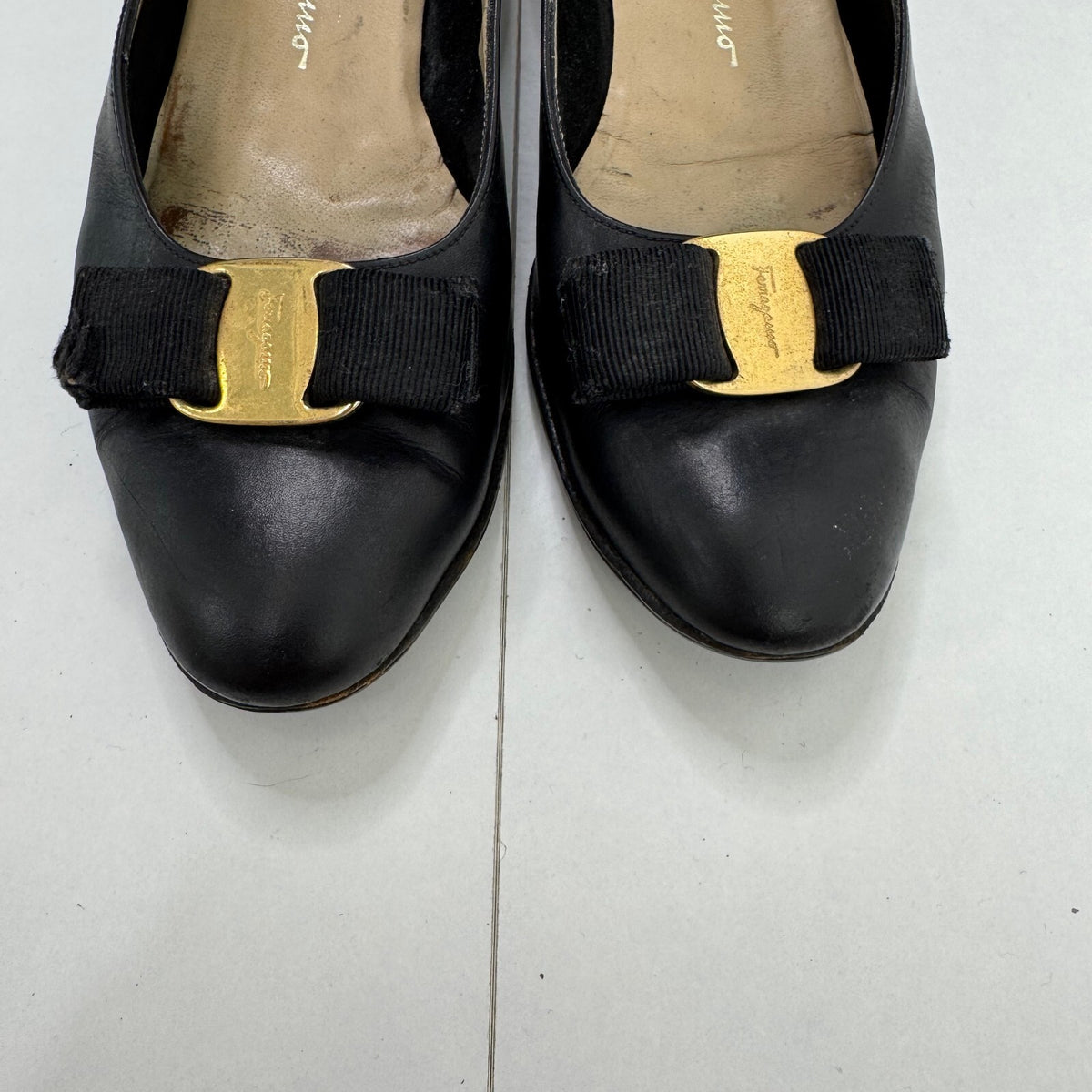 Vintage Salvatore Ferragamo genuine leather bow court shoes block low heel