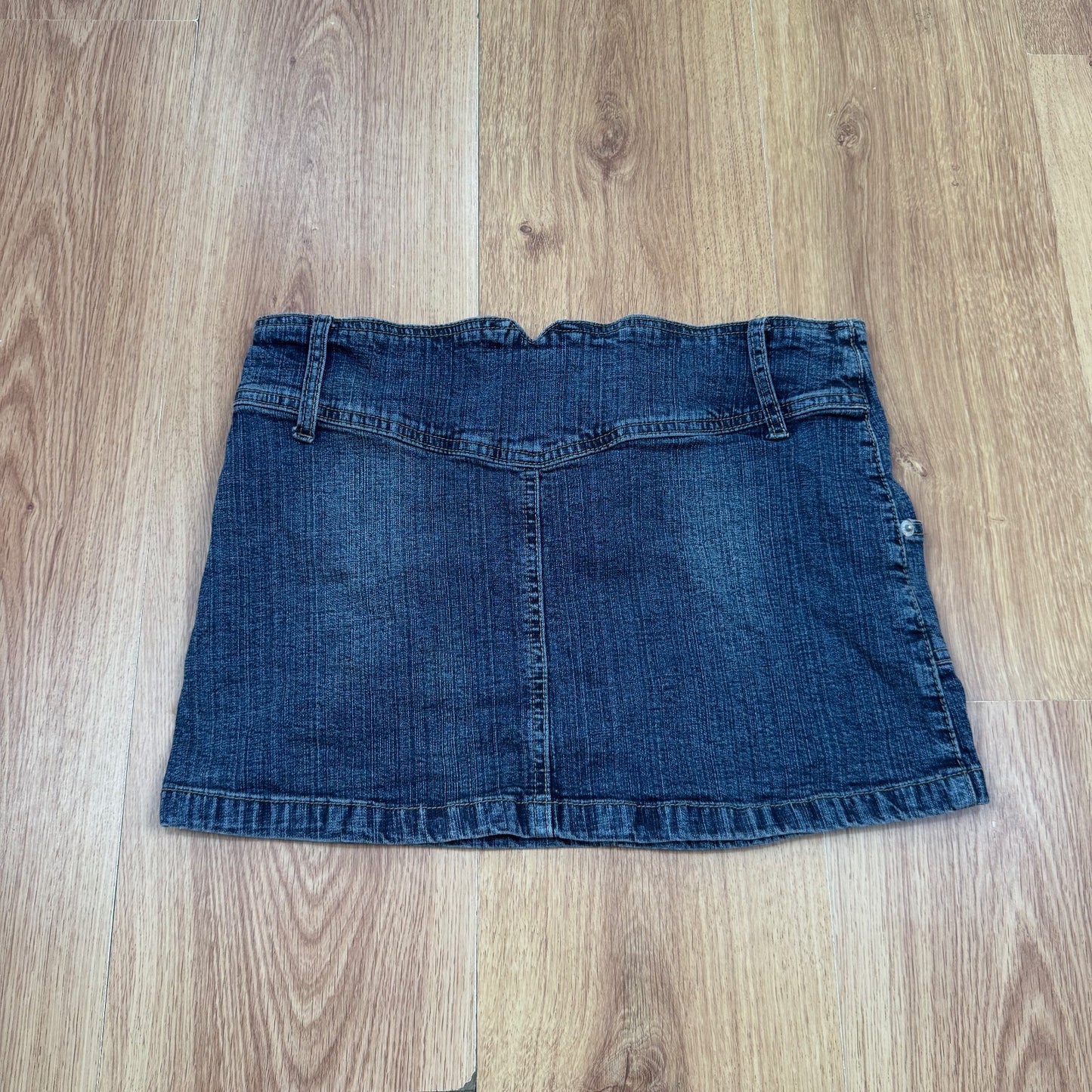 Y2K vintage denim mini skirt low rise stretchy pockets faded dark blue wash