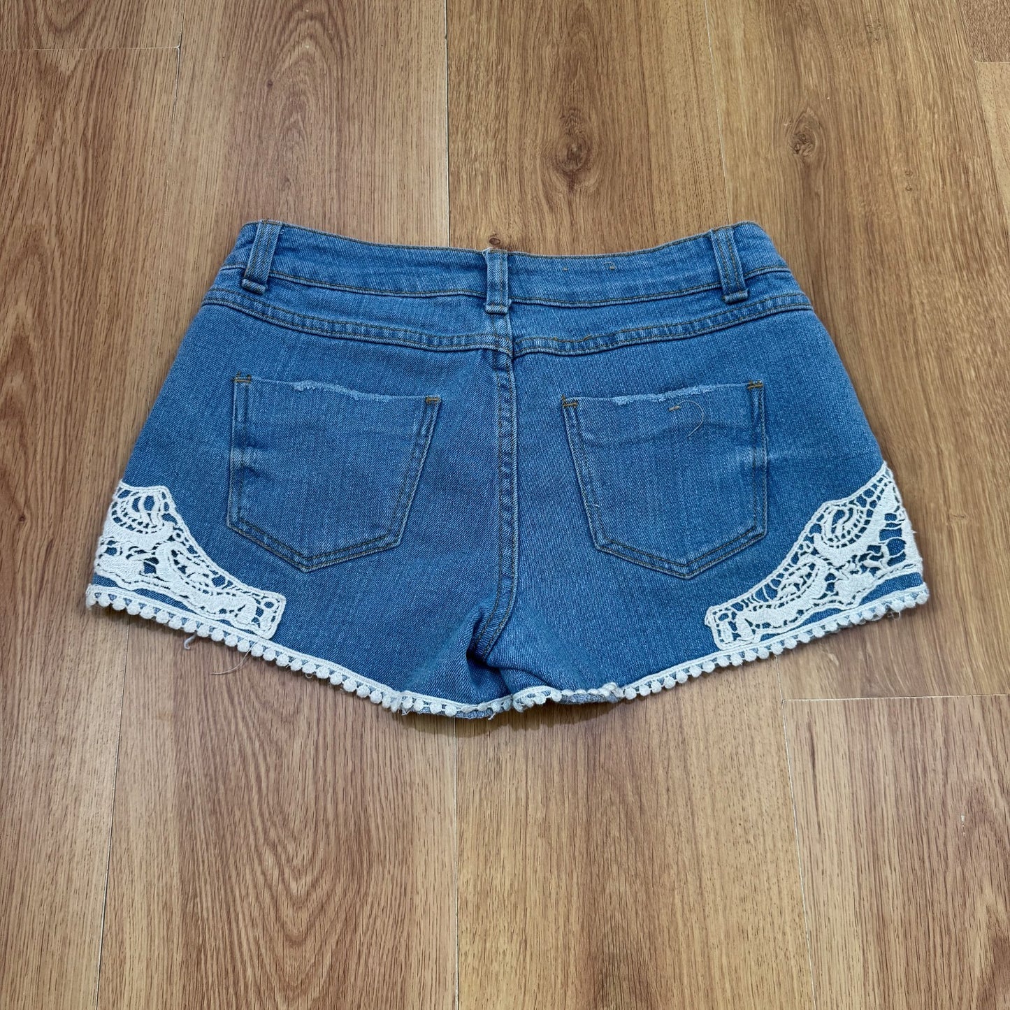 Y2K vintage denim mini shorts low rise lace trim stretchy mid blue wash boho