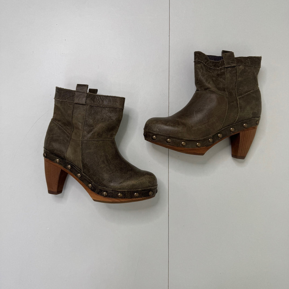 Vintage genuine leather boots studded heels wooden short 2010s archive khaki