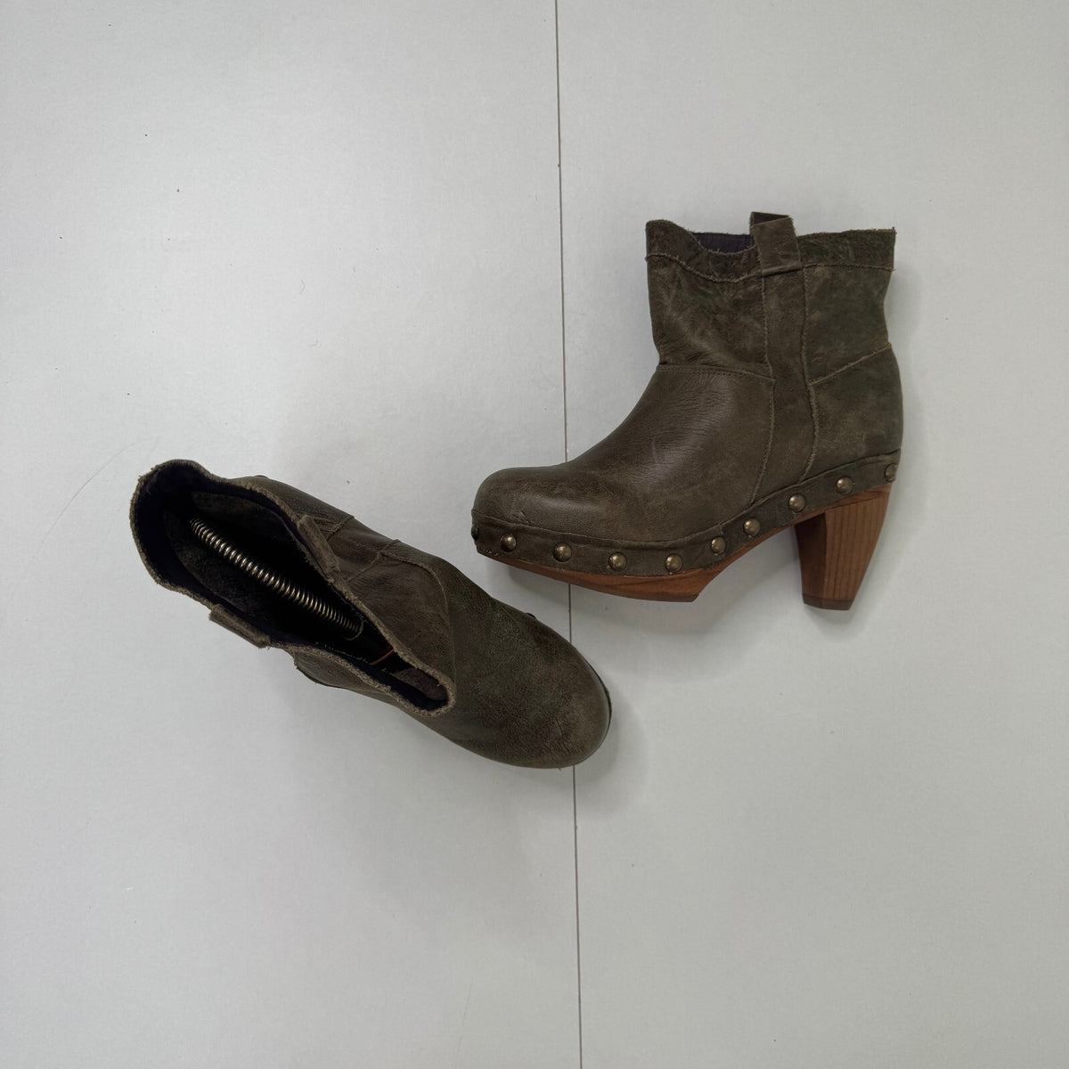 Vintage genuine leather boots studded heels wooden short 2010s archive khaki