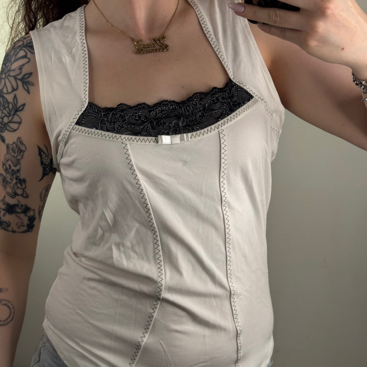 Y2K vintage tank top lace trim contrast stitch fitted stretchy square neck bow
